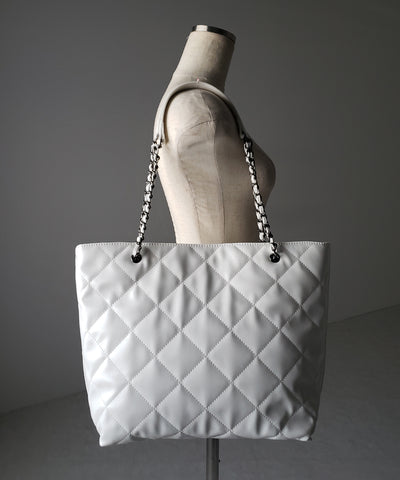 【 A4収納可 】キルティングチェーンスクエアトートショルダーバッグ / quilting chain square tote shoulder bag