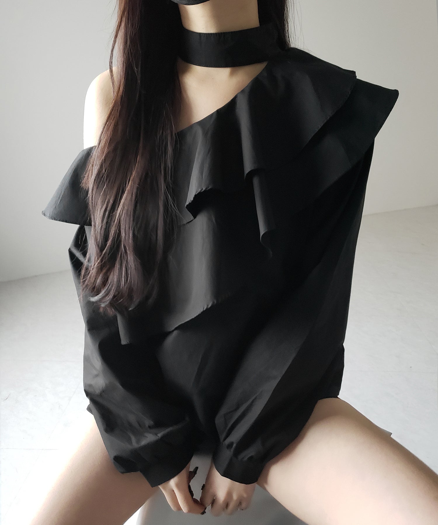 【 2color 】チョーカーフリルワンショルダーブラウス / choker frill one shoulder blouse