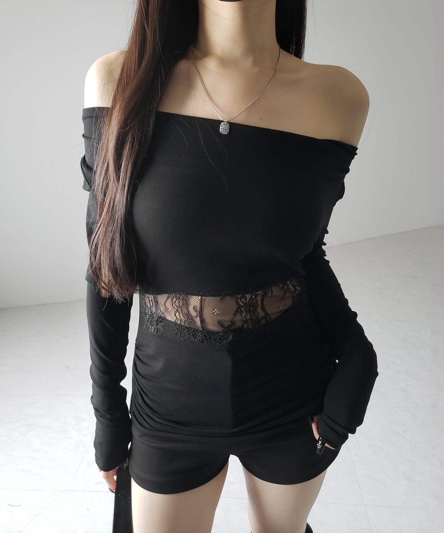 【 2color 】ウエストレースカットアウトオフショルトップス / waist lace cutout offshoulder tops