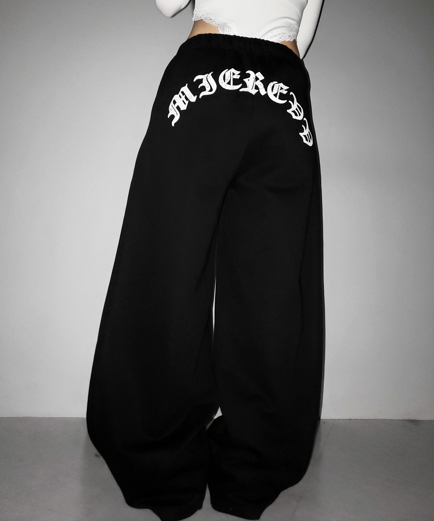 グランジロゴバックプリントスウェットワイドパンツ / grunge logo back print sweat wide pants