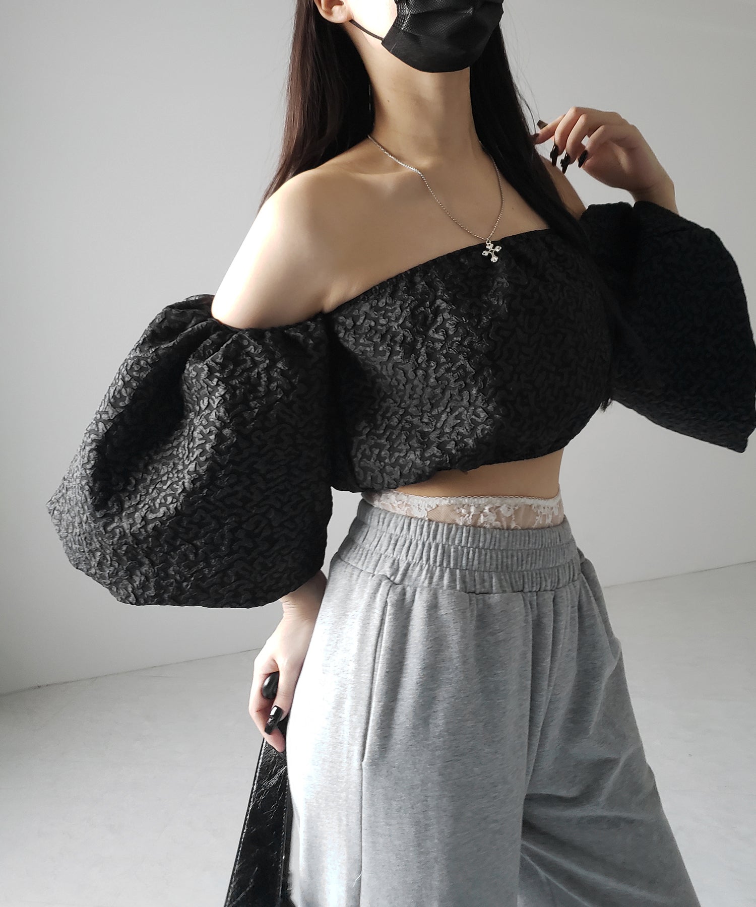 【 2color 】オフショルダーボリュームパフショートブラウス / off shoulder volume puff short blouse