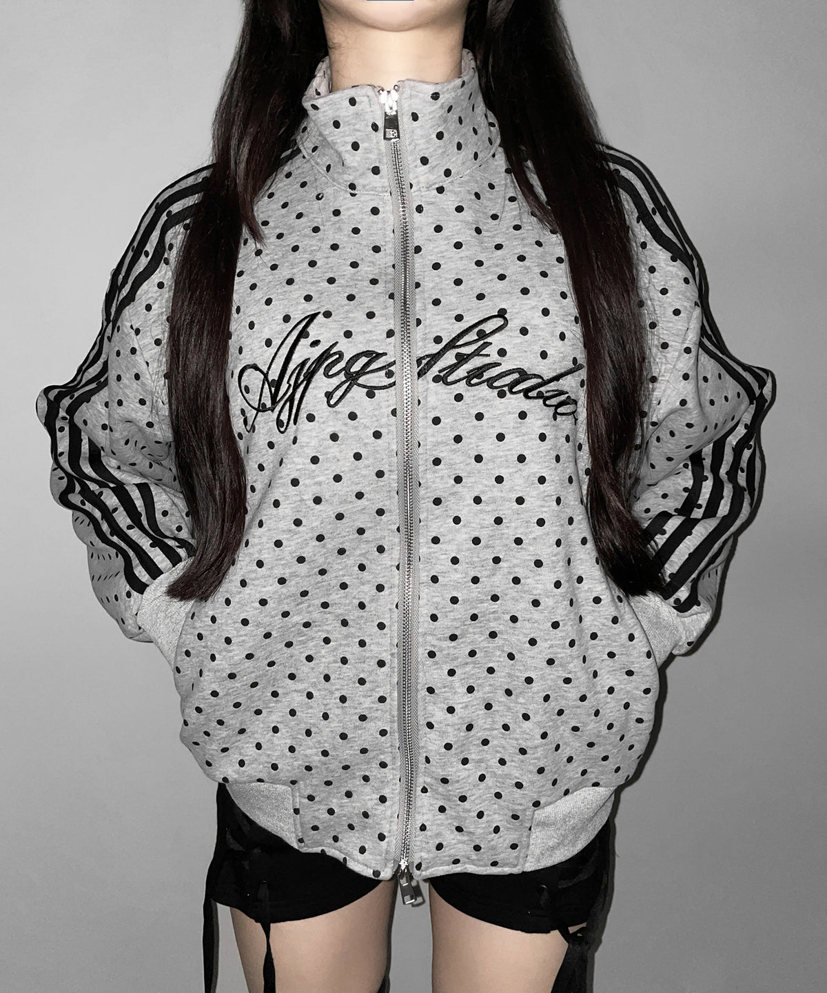 レタリングロゴ刺繍ドットラインオーバースウェットブルゾン / lettering logo embroidery dot line over sweat blouson