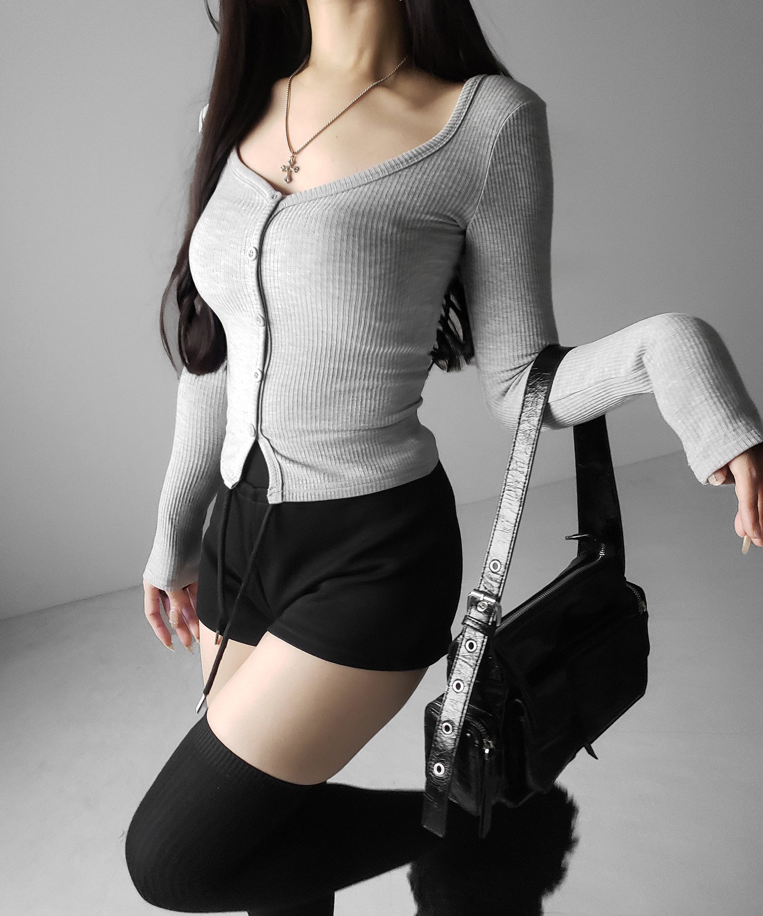 【 裏微起毛 】フロントボタンタイトリブカットソートップス / front button tight ribbed cutsew tops