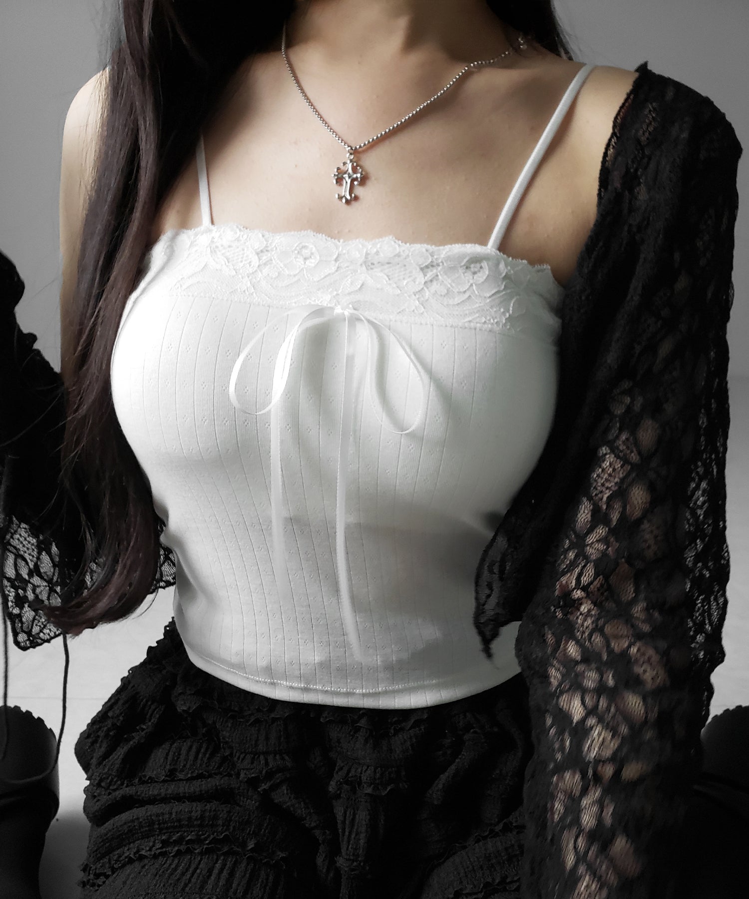 フロントリボンレースショートキャミソール / front ribbon lace short camisole