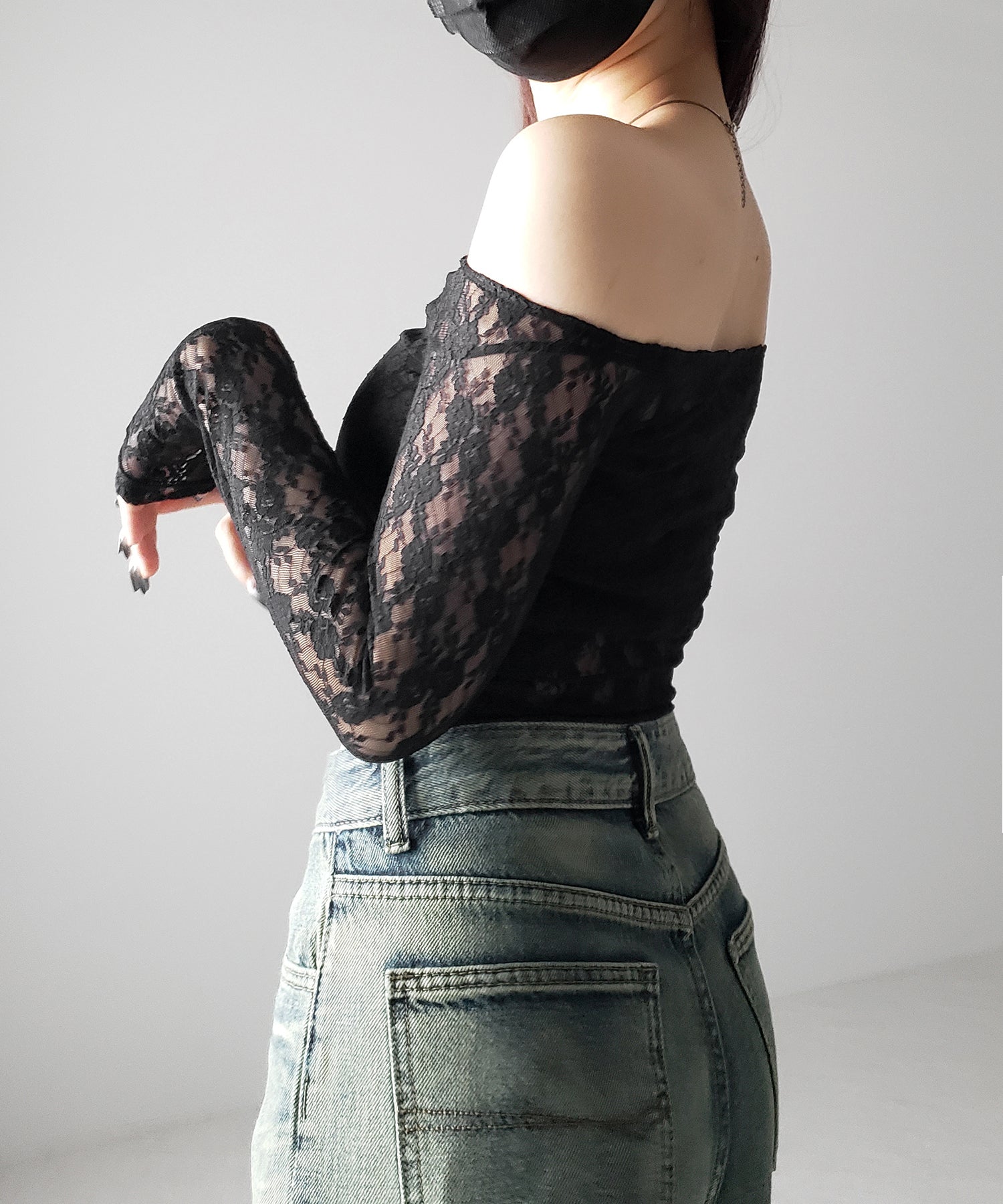 【 2color 】オフショルショートレーストップス / off-shoulder short lace tops