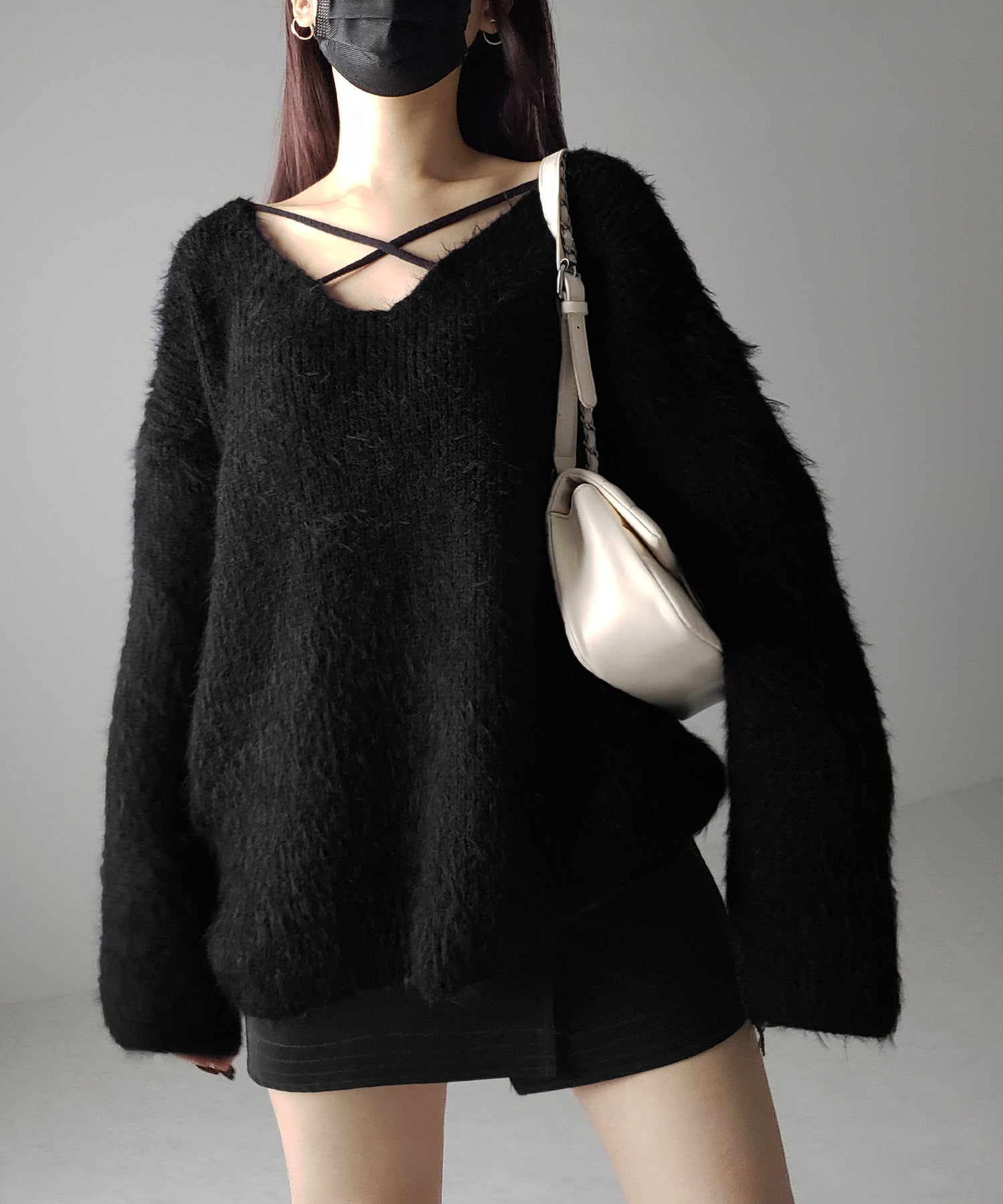 クロスストラップカットアウトルーズシャギーニット