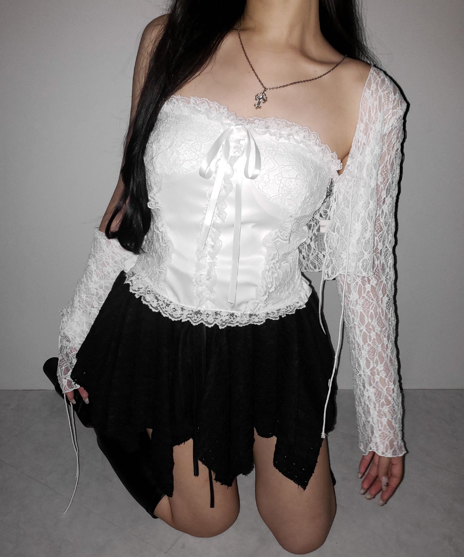 【 2color 】フロントリボンレースフリルコルセットベアトップ / front ribbon lace frill corset bare top