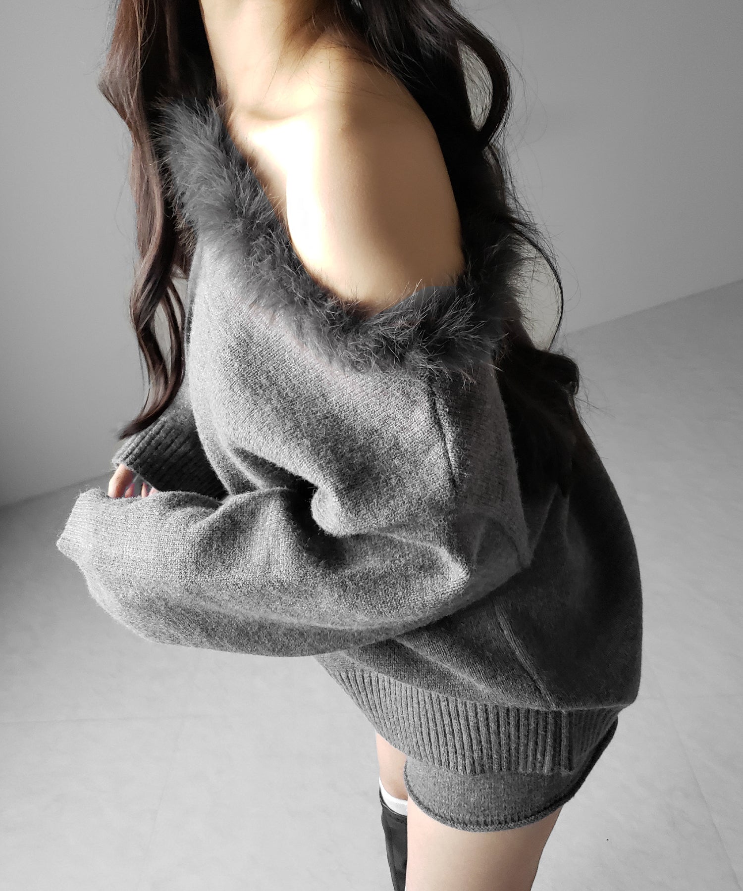 【 ニットセットアップ 】フェイクファーワンショルオーバーニット + ニットショートパンツ SET / fake fur one-shoulder over knit + knit short pants SET