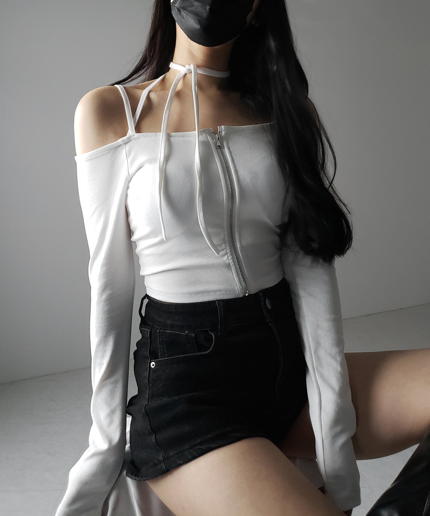 【 カップ付 】フロントジップクロスストラップオフショルトップス / front zip cross straps off-shoulder tops