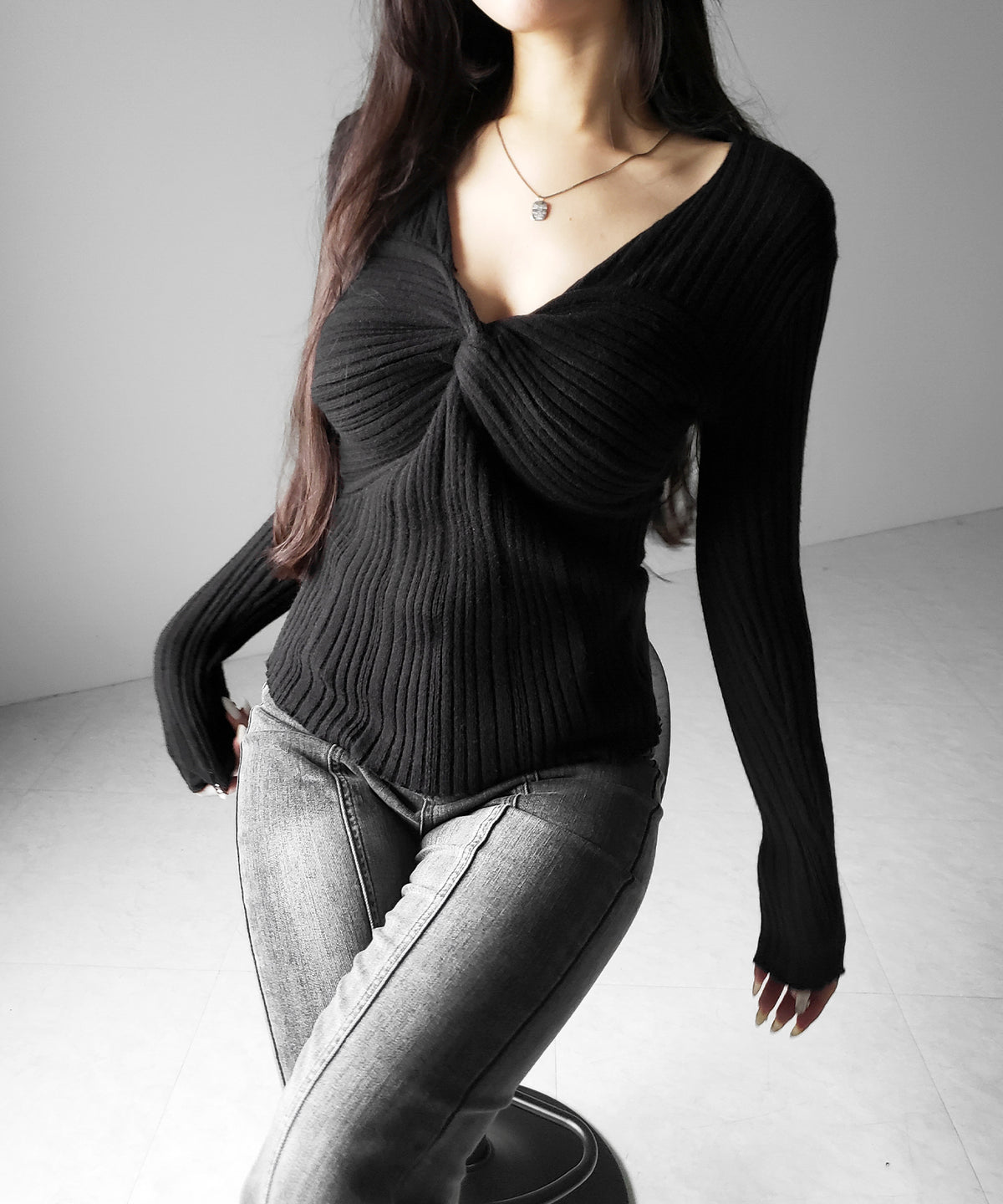 Ⅴネックツイストリブニットトップス / V-neck twisted rib knit tops