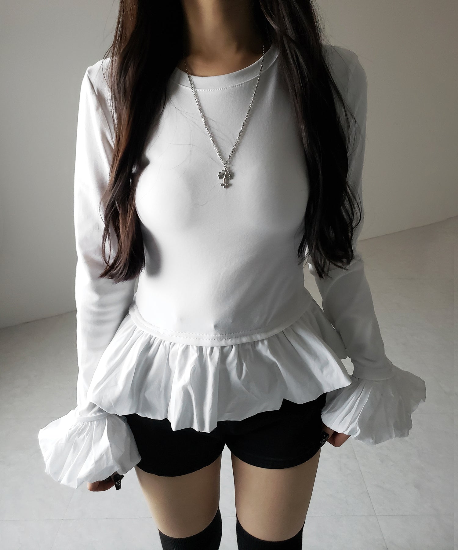 【 2color 】裾バルーンフリルカットソートップス / hem balloon frill cutsew tops