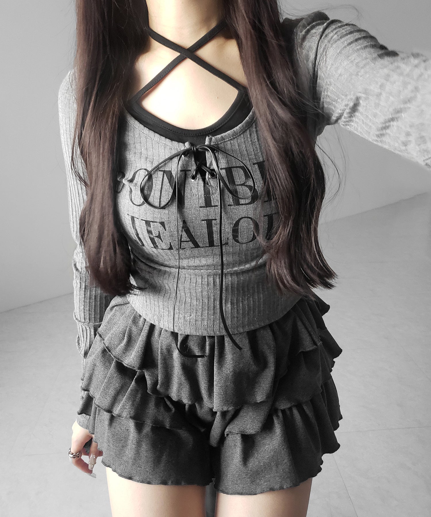 【 クロスネックにできる2WAY 】レースアップフェイクレイヤードロゴカットソートップス / laceup fake layered logo cutsew tops