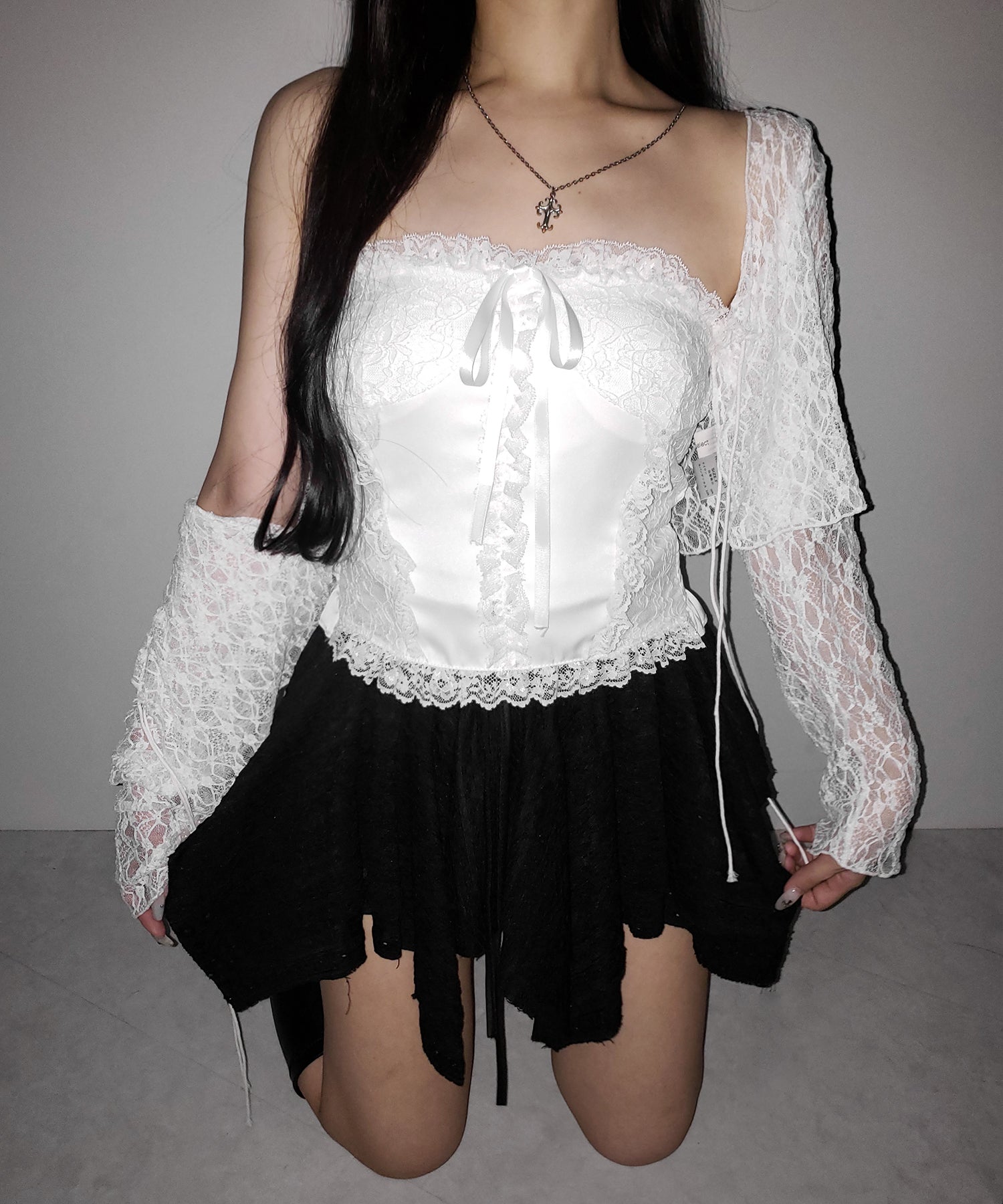 【 2color 】フロントリボンレースフリルコルセットベアトップ / front ribbon lace frill corset bare top