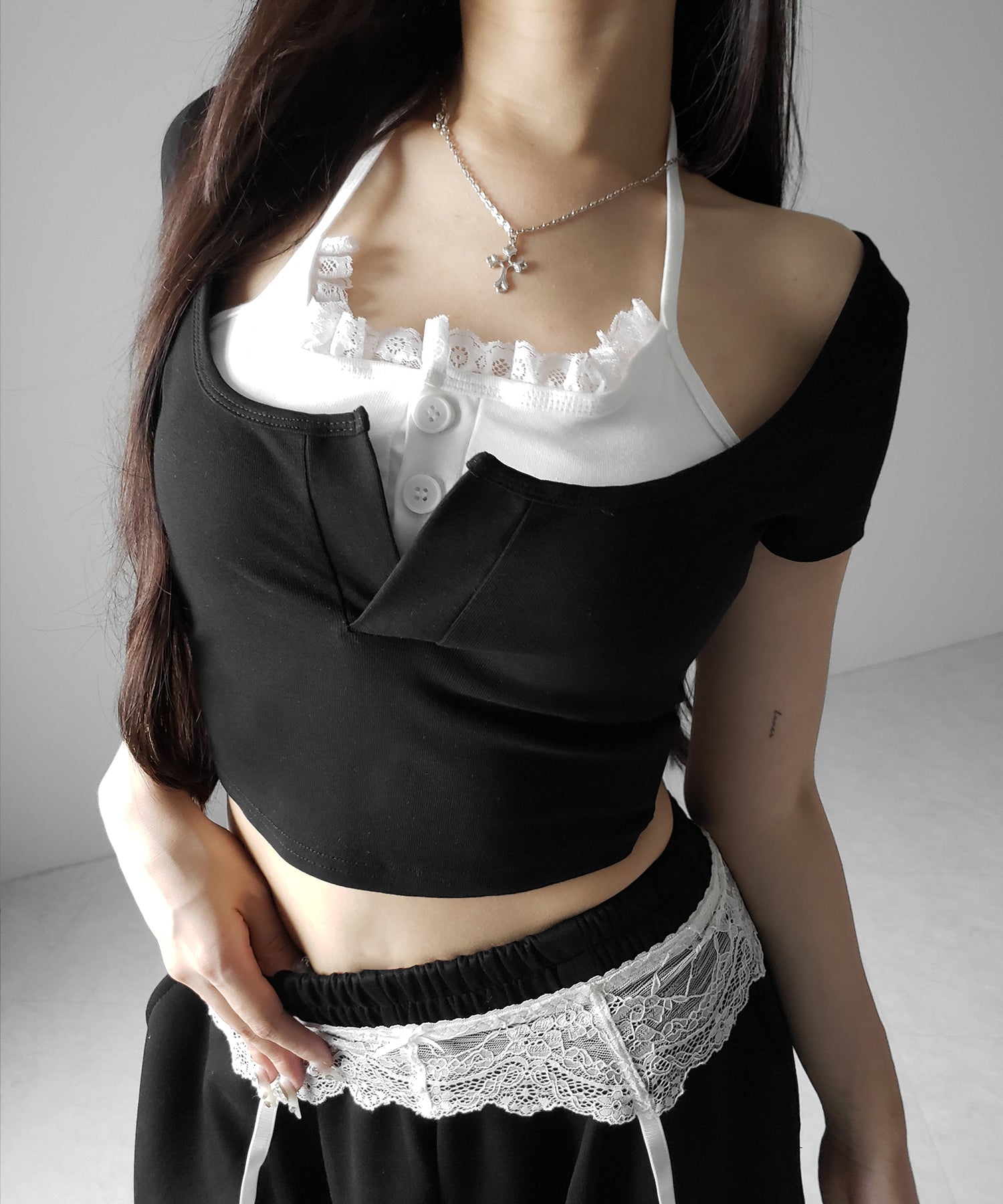 レースレイヤードドッキングスクエアネックTシャツ / Lace layered docking square neck T-shirt