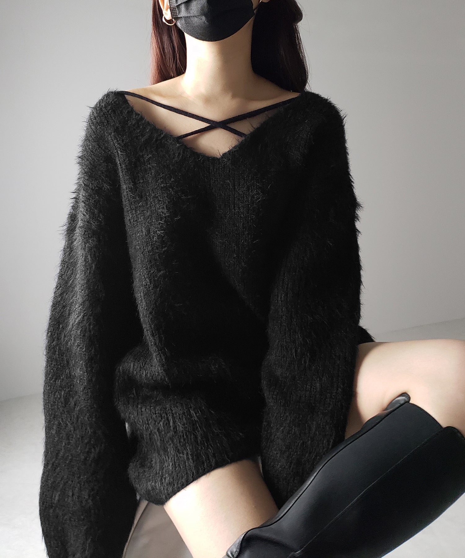 クロスストラップカットアウトルーズシャギーニット