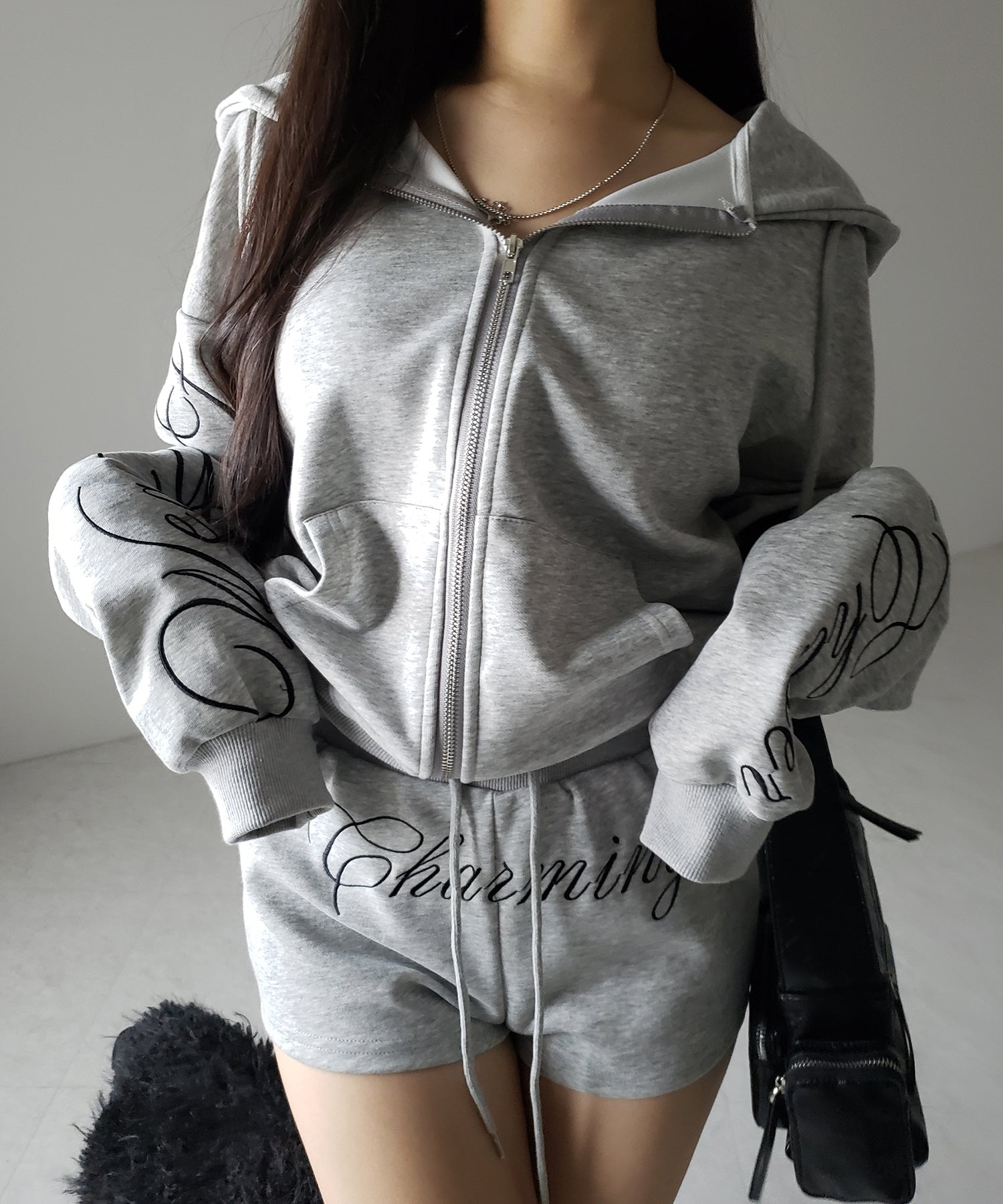 【 セットアップ 】レタリングロゴ刺繍ジップアップパーカー&ショートパンツ / lettering logo embroidery zip-up hoodie & short pants SETUP