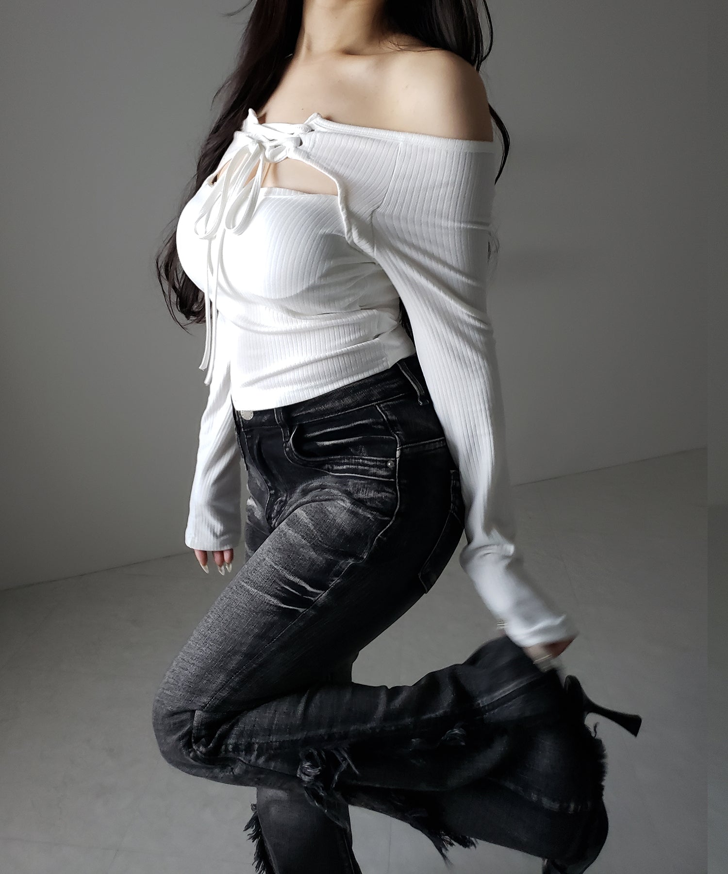 レースアップリボンカットアウトオフショルリブロンT / lace up ribbon cutout offshoulder ribbed long T-shirt