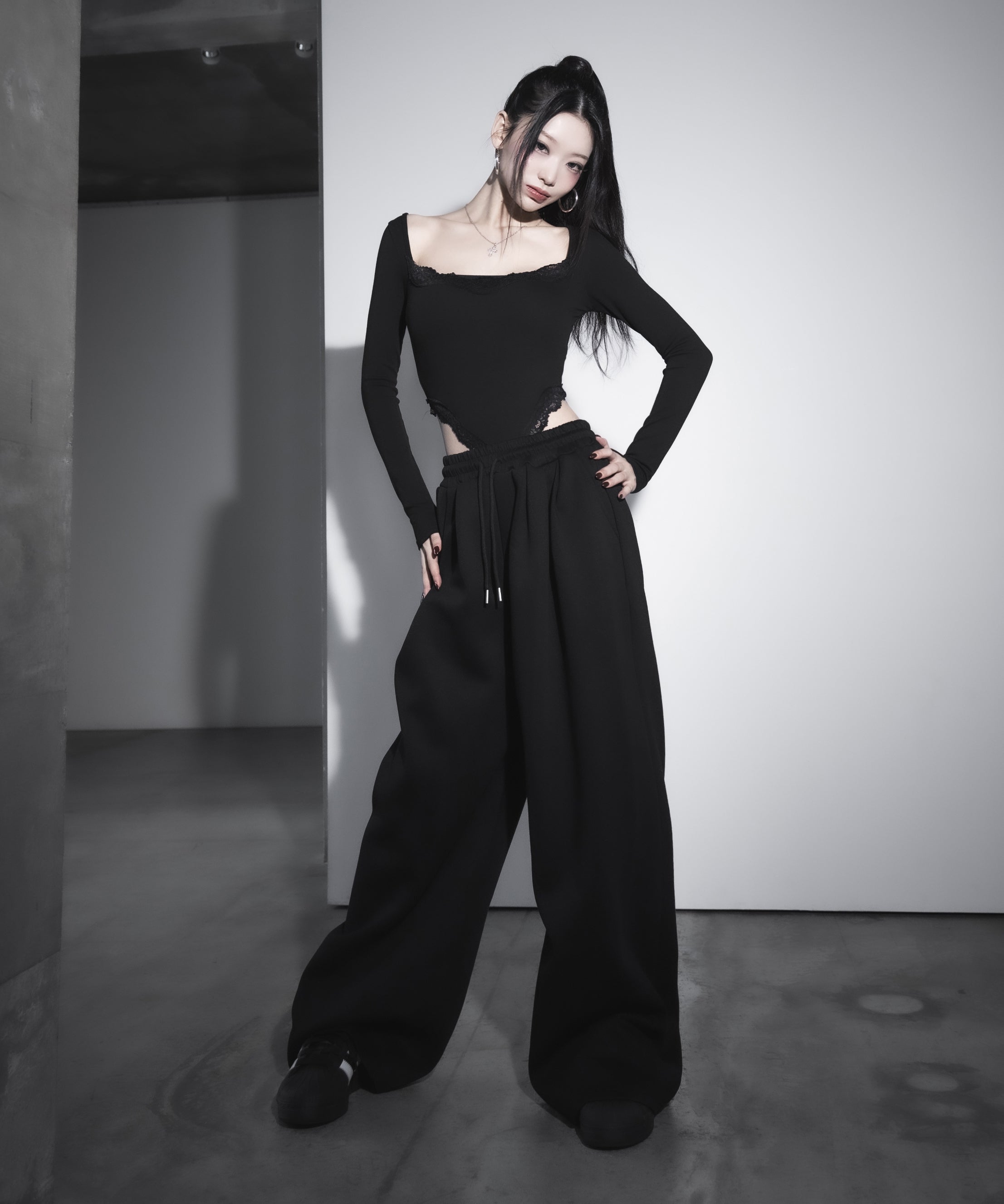 【 2color 】カットアウトレースポイントボディスーツトップス /cutout lace point bodysuit tops