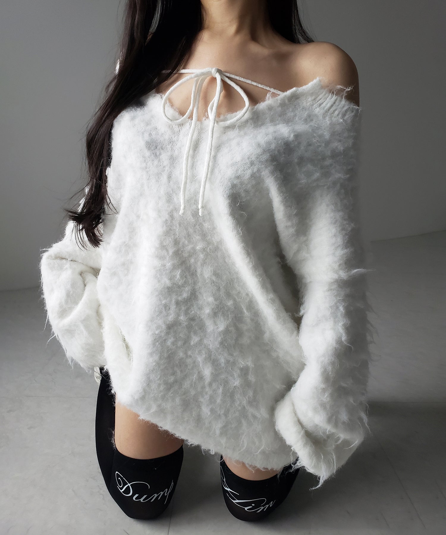 ストラップリボンオフショルオーバーシャギーニット / strap ribbon off shoulder over shaggy knit