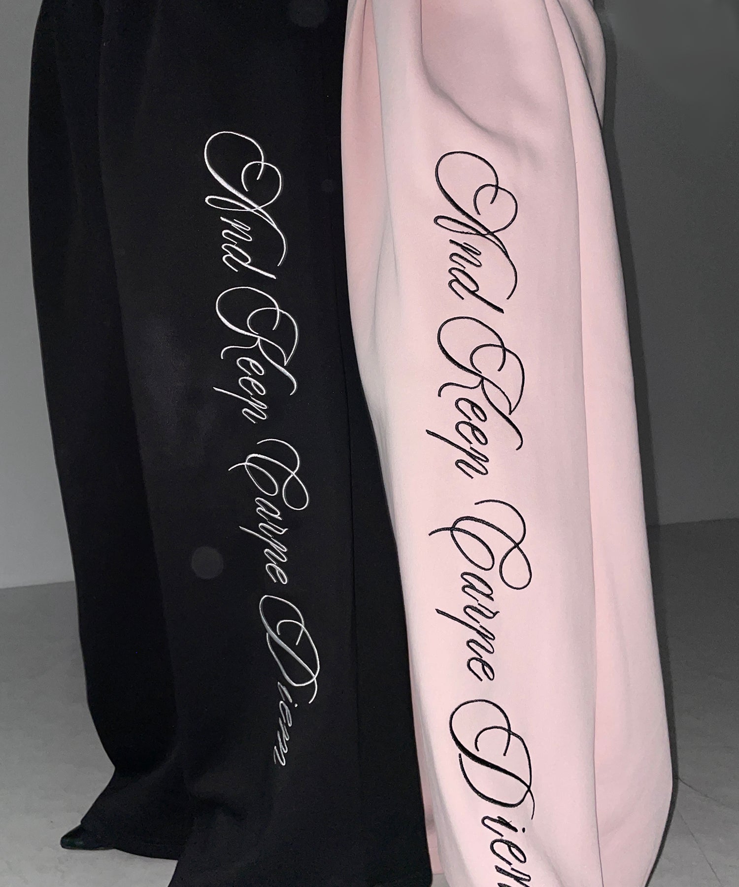 レタリングロゴ刺繍ワイドスウェットパンツ / lettering logo embroidery wide sweatpants