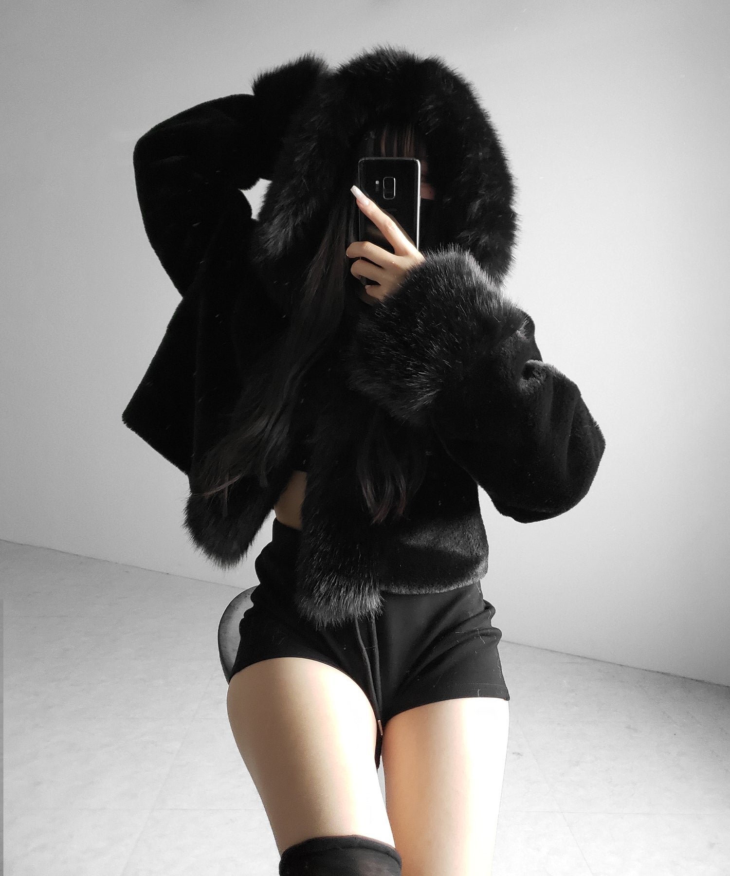 フェイクファーフードレディーショートコート / fake fur hoodec lady short coat