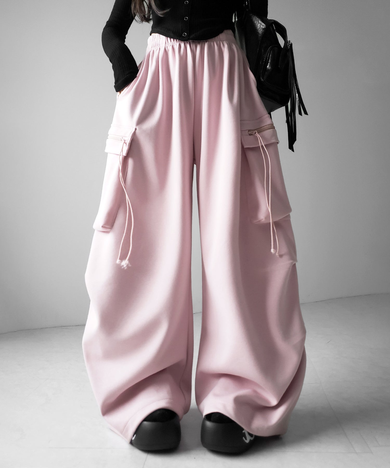 【 裾絞り可能2WAY 】ドローコードタックワイドカーゴスウェットパンツ / drawcord tuck wide cargo sweatpants