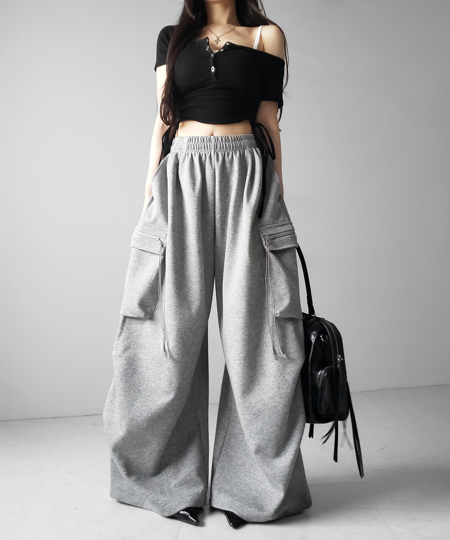 【 裾絞り可能2WAY 】ドローコードタックワイドカーゴスウェットパンツ / drawcord tuck wide cargo sweatpants