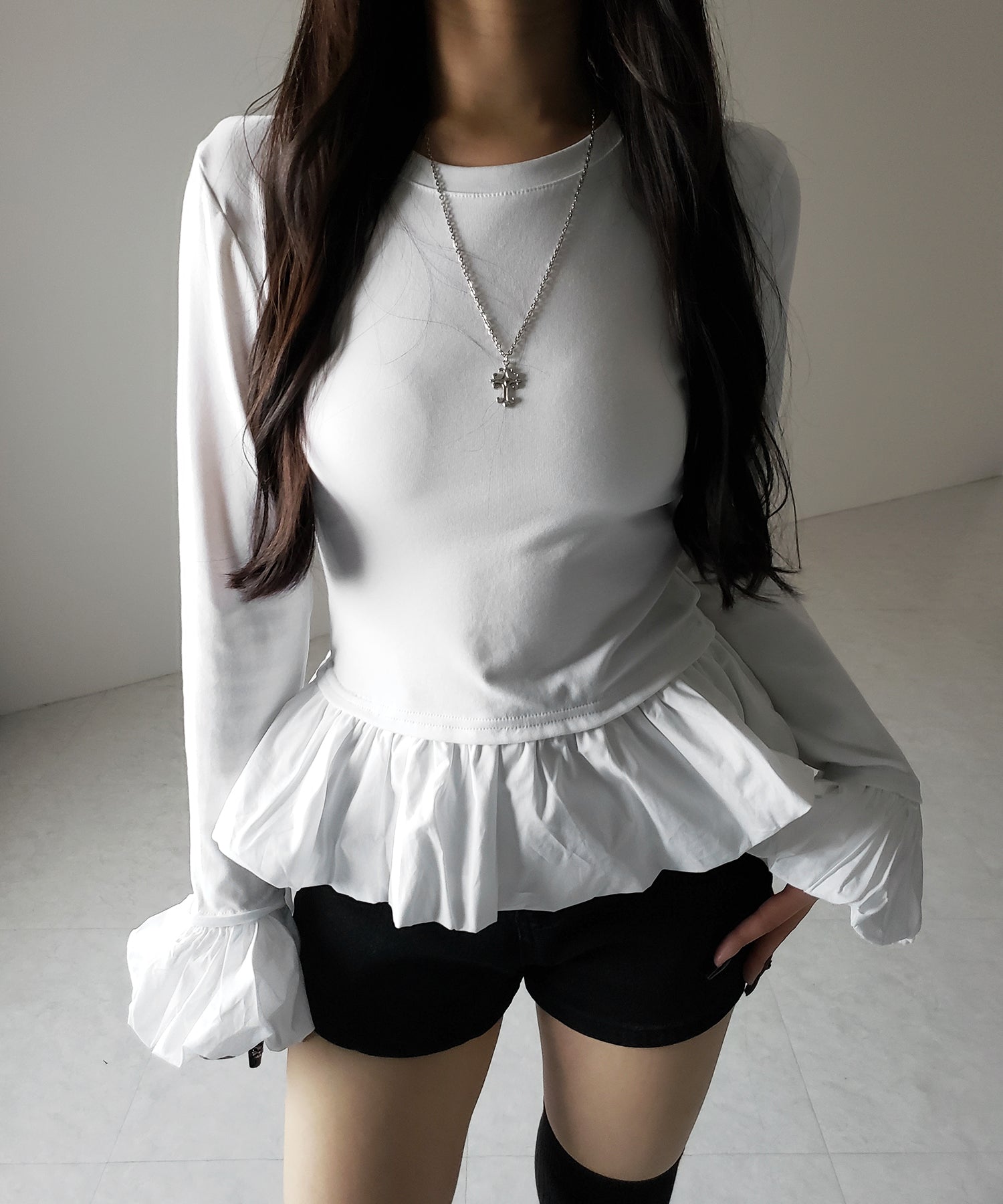 【 2color 】裾バルーンフリルカットソートップス / hem balloon frill cutsew tops