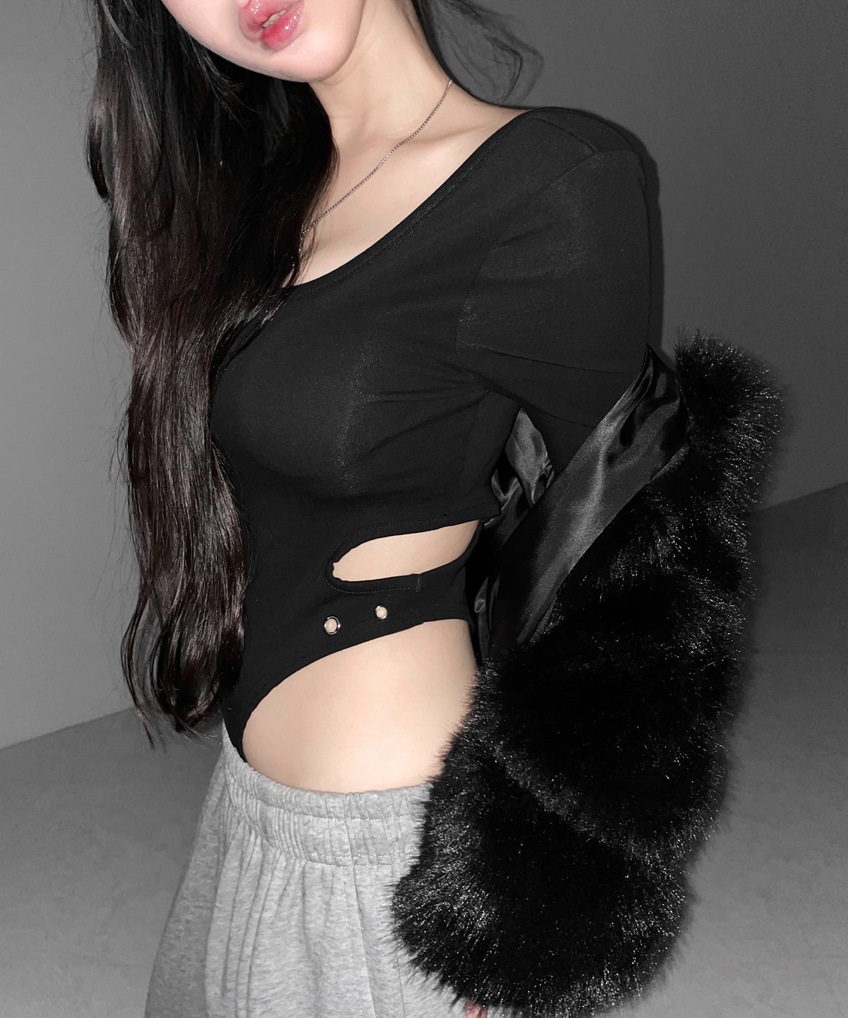 カットアウトアイレット長袖ボディスーツトップス / Cutout eyelet long sleeve bodysuit tops