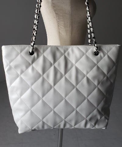 【 A4収納可 】キルティングチェーンスクエアトートショルダーバッグ / quilting chain square tote shoulder bag