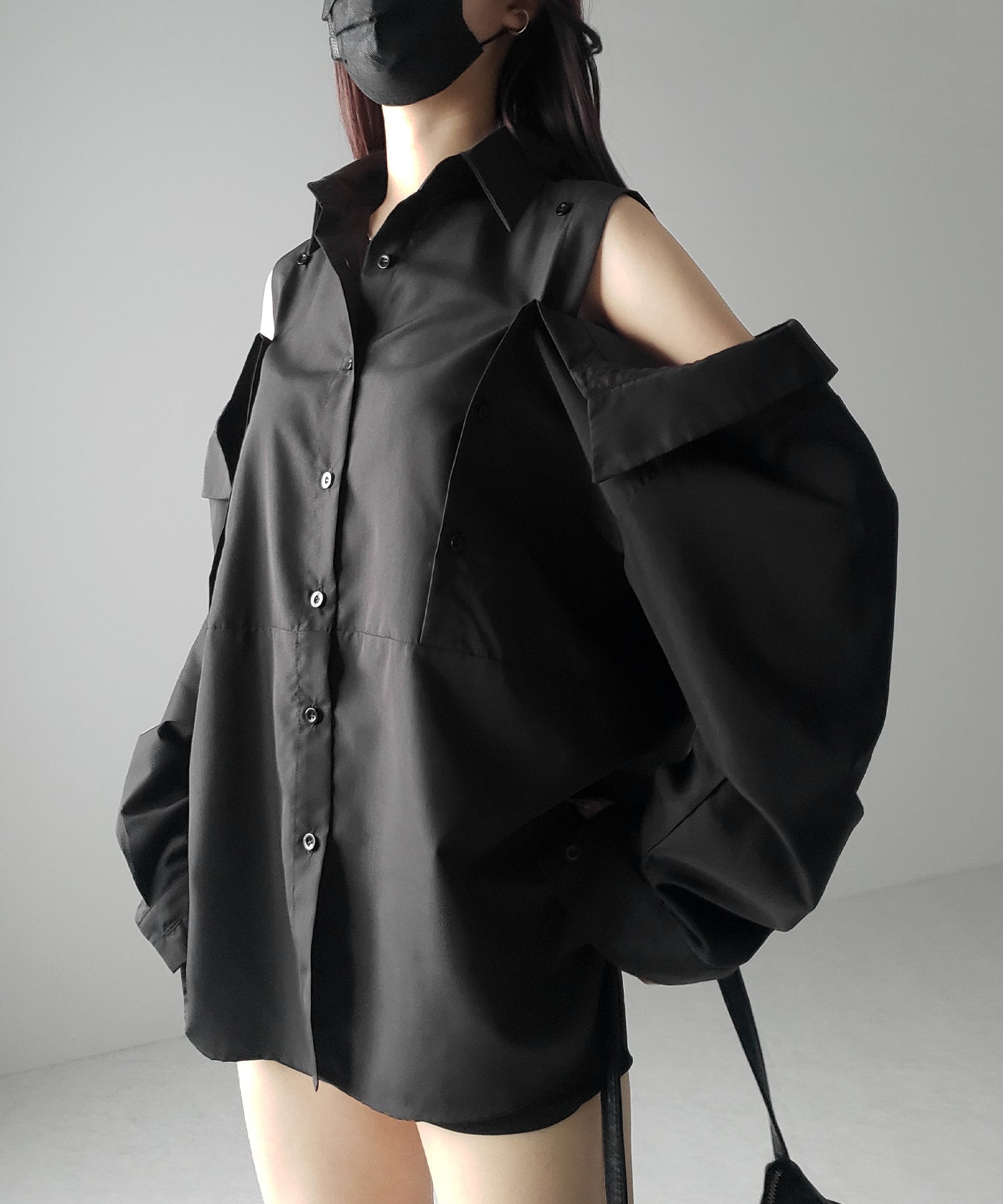 【 3color 】オープンショルダーカットアウトビッグシャツ / open shoulder cutout big shirt