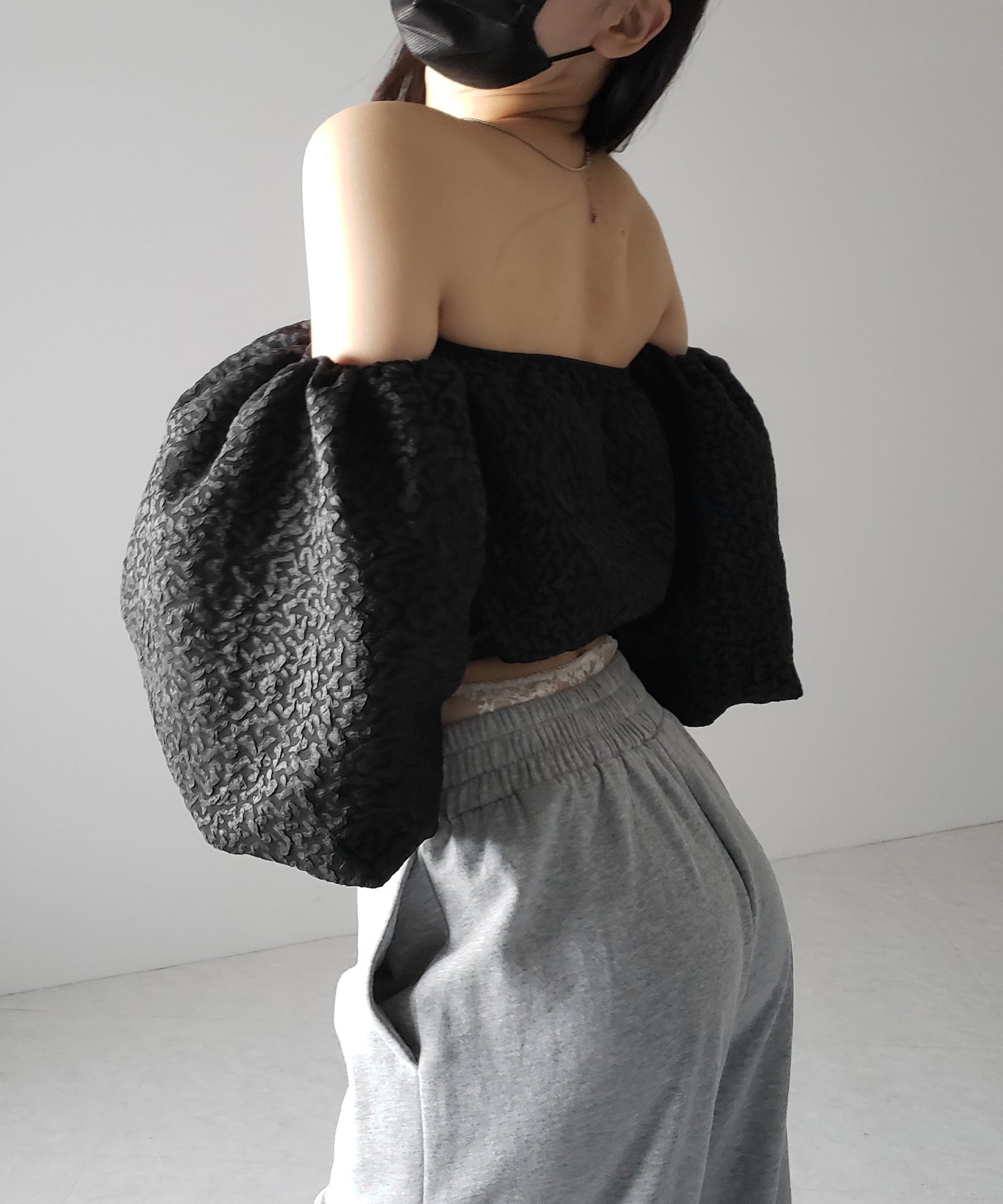 【 2color 】オフショルダーボリュームパフショートブラウス / off shoulder volume puff short blouse