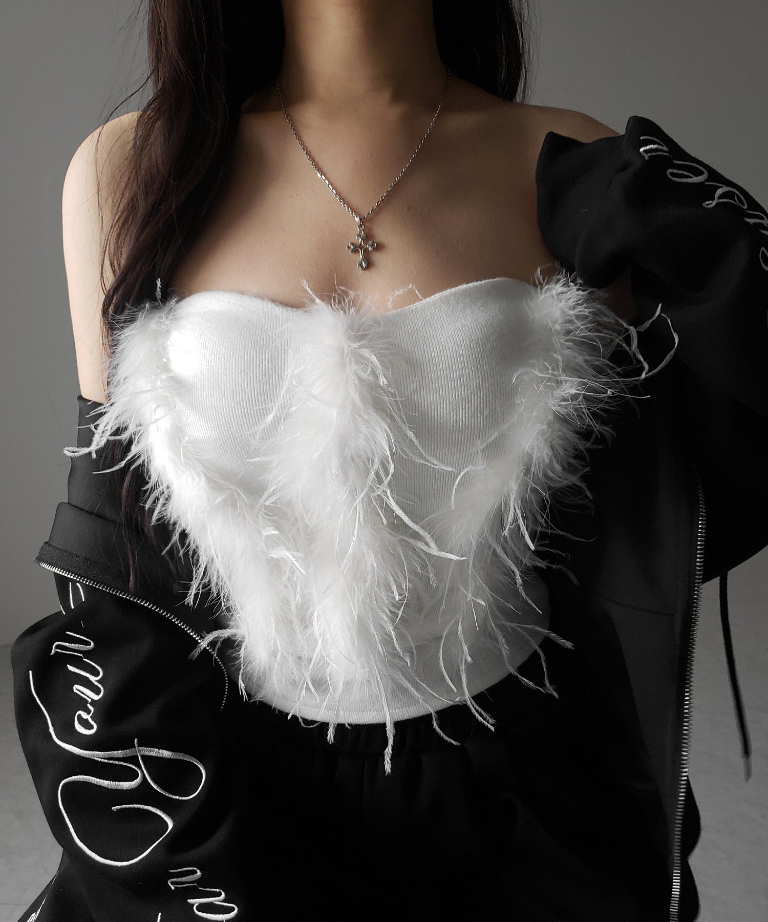 フェザーファードッキングビスチェベアトップ / feather fur docking bustier bare tops