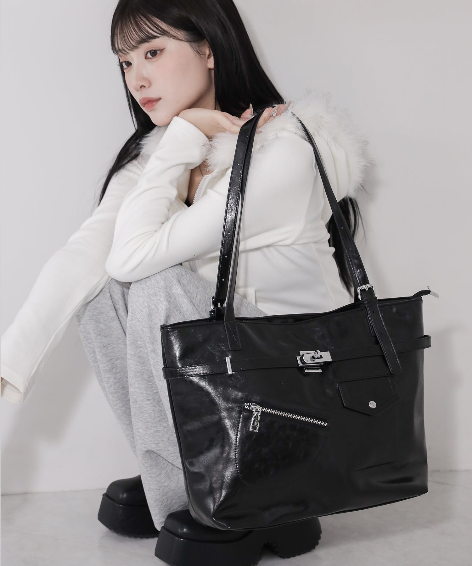 【 A4収納可 】デザインベルトフェイクレザースクエアトートバッグ / design belt fake leather square tote bag