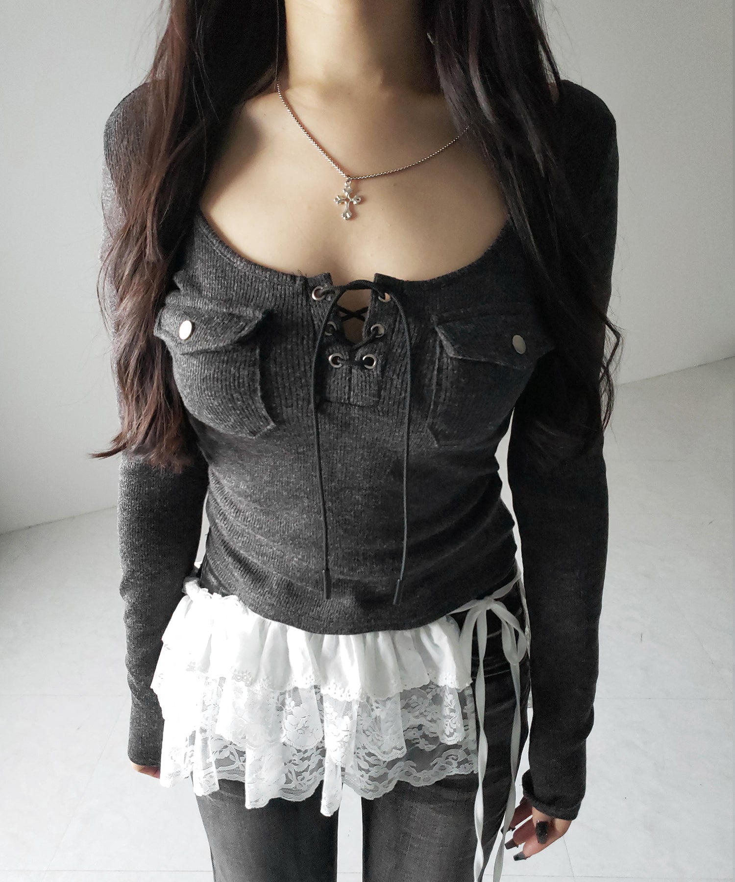 レースアップアウトポケットスリムリブトップス / lace up out pocket slim ribbed tops