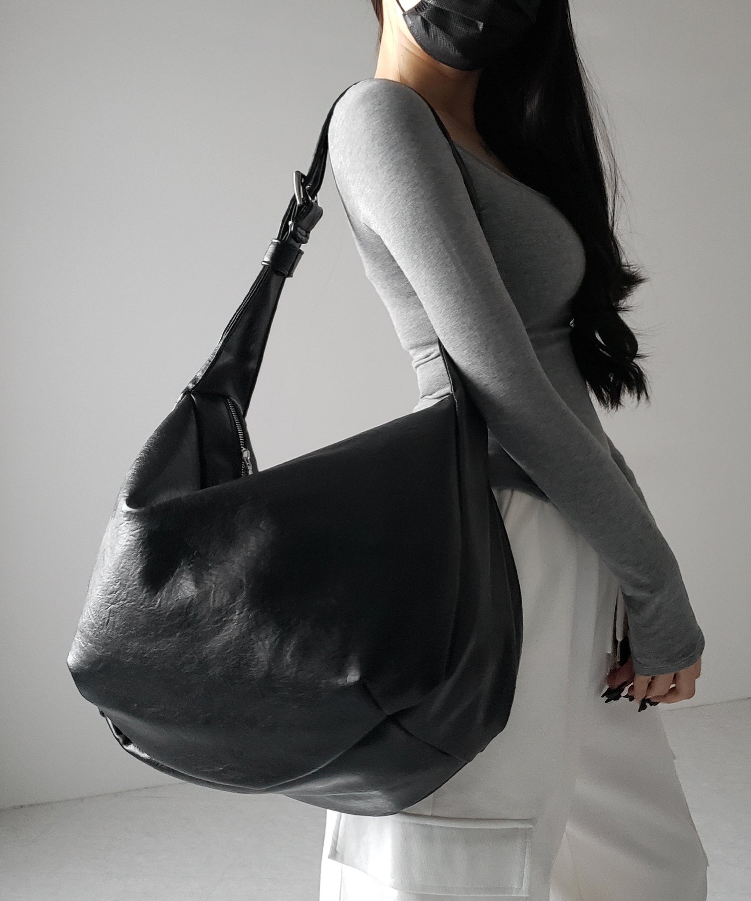 【 2WAY / A4収納可 】ハトメデザインベルテッドワンハンドルショルダーバッグ / Eyelet design belted onehandle shoulder bag
