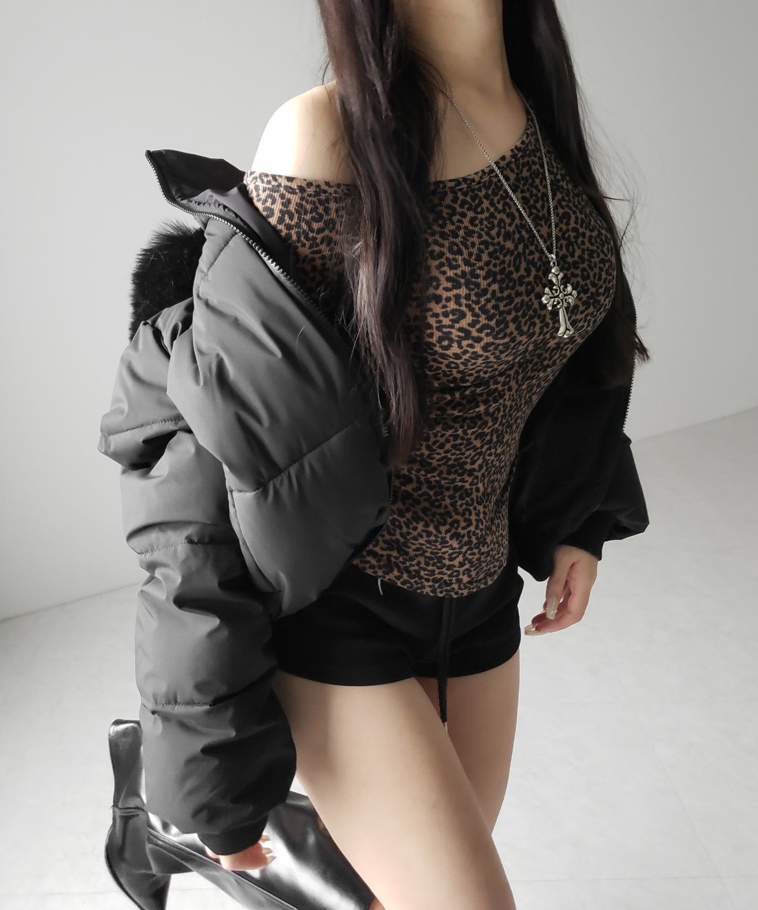 レオパードワンショルシャーリングリブカットソートップス / leopard one shoulder shirring rib cutsew tops