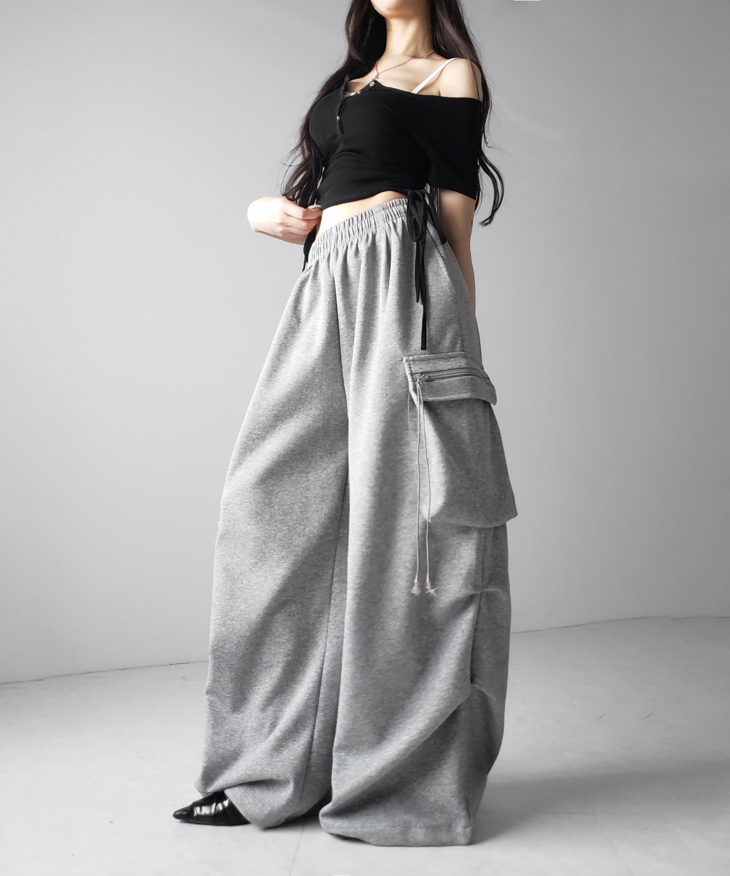 【 裾絞り可能2WAY 】ドローコードタックワイドカーゴスウェットパンツ / drawcord tuck wide cargo sweatpants
