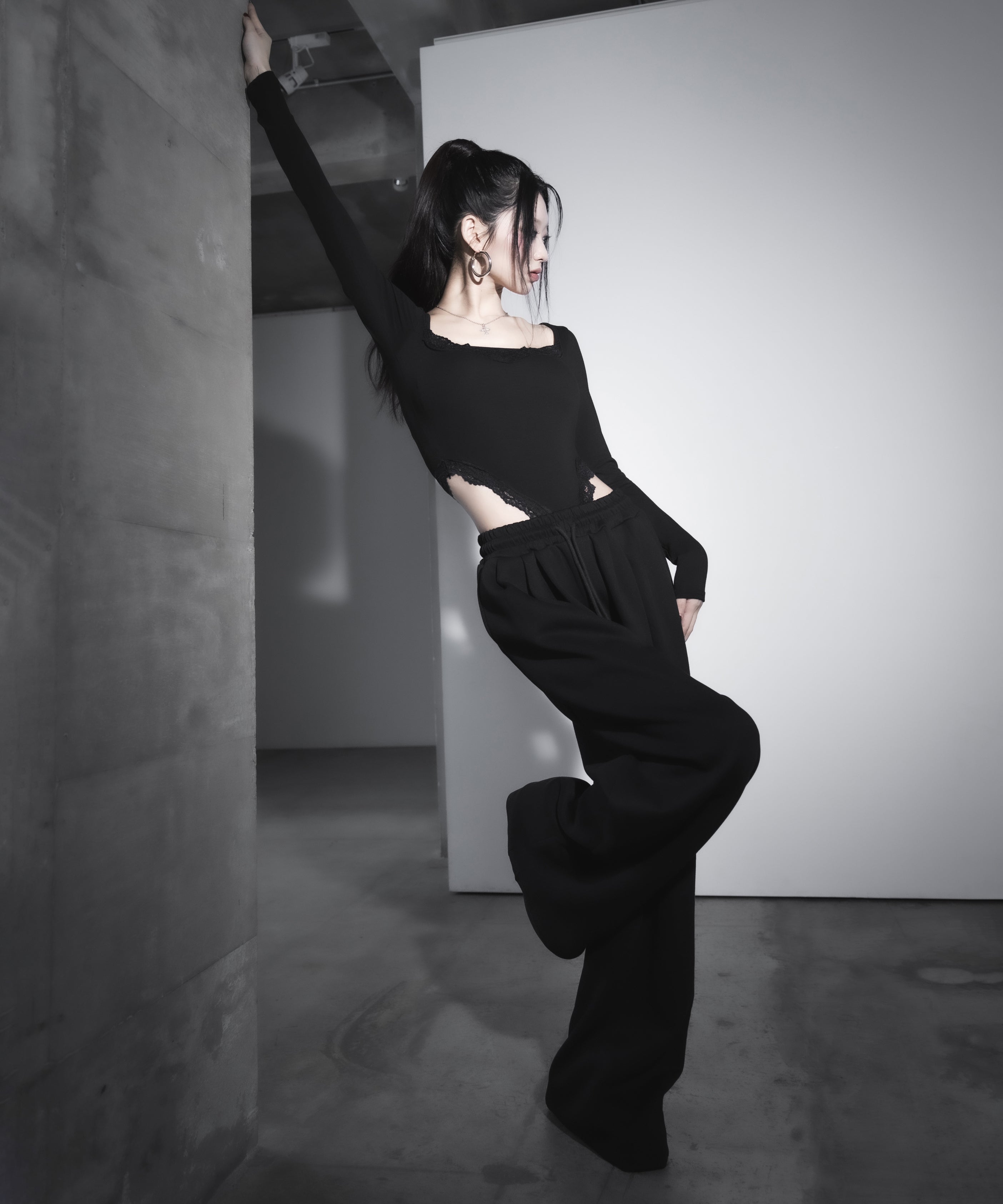 【 2color 】カットアウトレースポイントボディスーツトップス /cutout lace point bodysuit tops