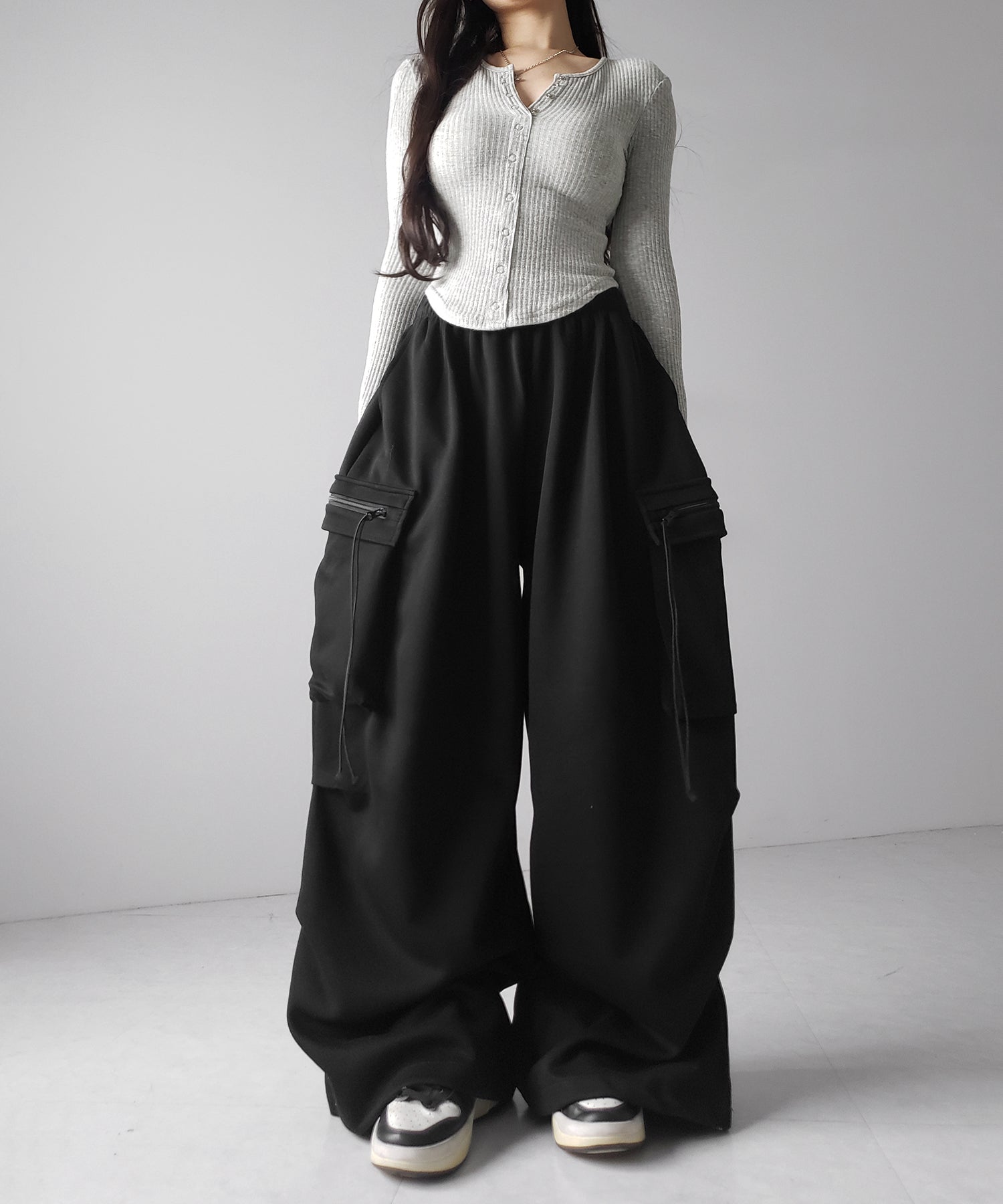 【 裾絞り可能2WAY 】ドローコードタックワイドカーゴスウェットパンツ / drawcord tuck wide cargo sweatpants