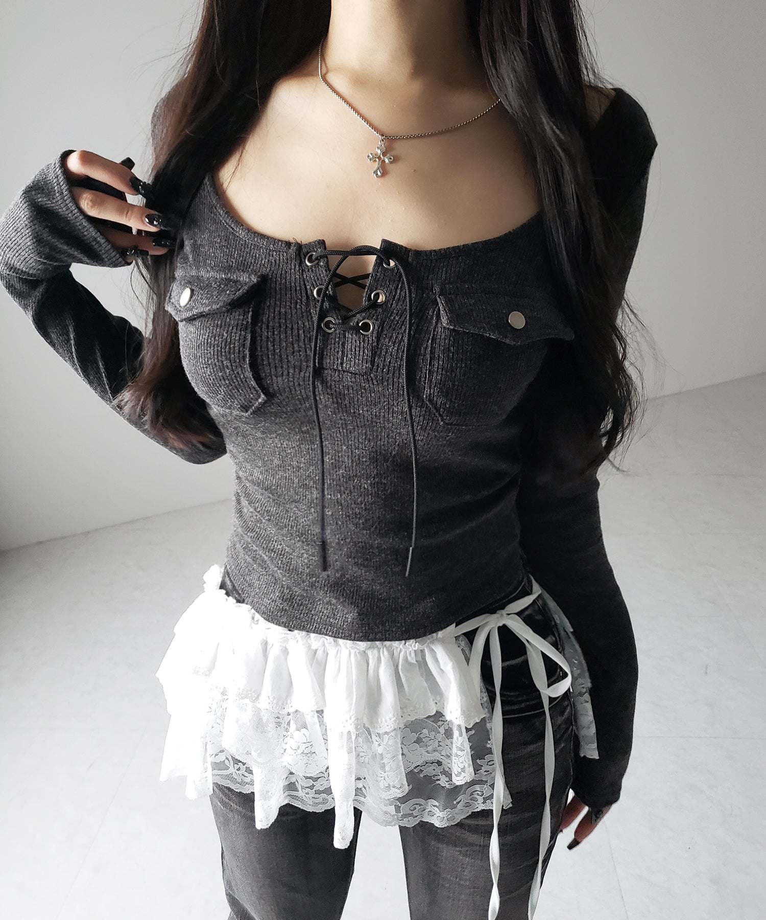 レースアップアウトポケットスリムリブトップス / lace up out pocket slim ribbed tops