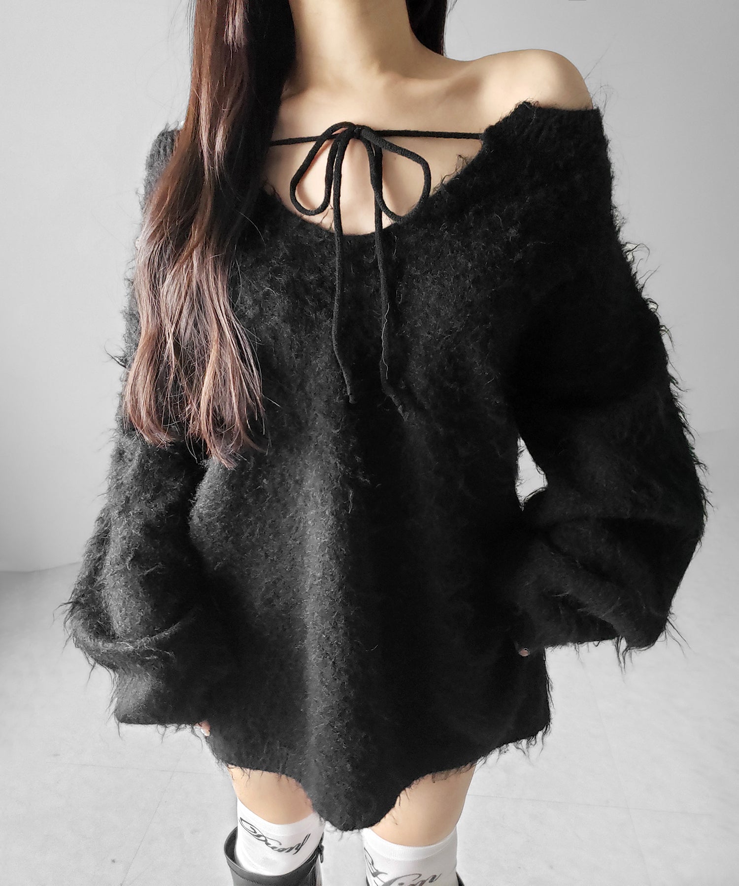 ストラップリボンオフショルオーバーシャギーニット / strap ribbon off shoulder over shaggy knit