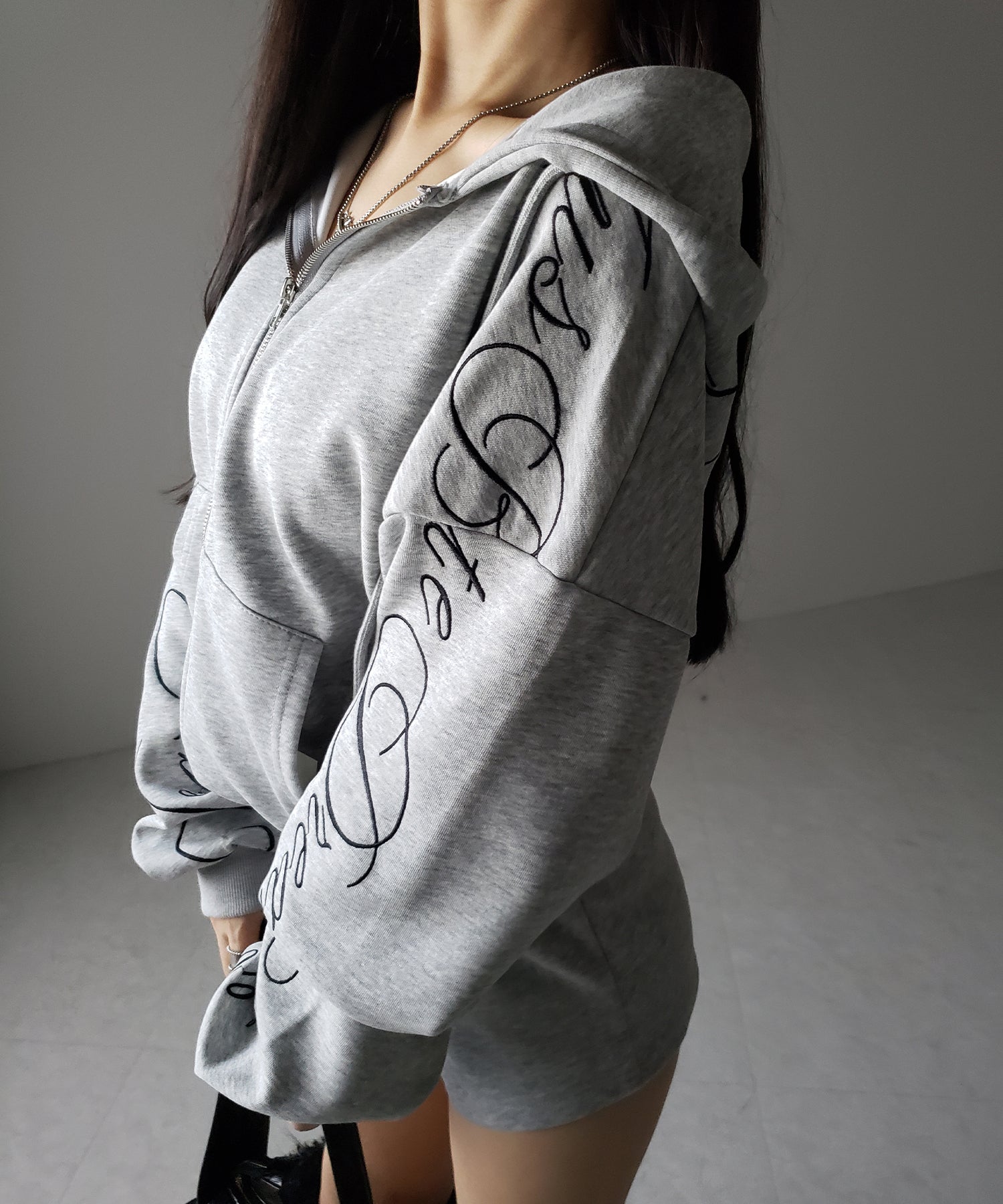【 セットアップ 】レタリングロゴ刺繍ジップアップパーカー&ショートパンツ / lettering logo embroidery zip-up hoodie & short pants SETUP