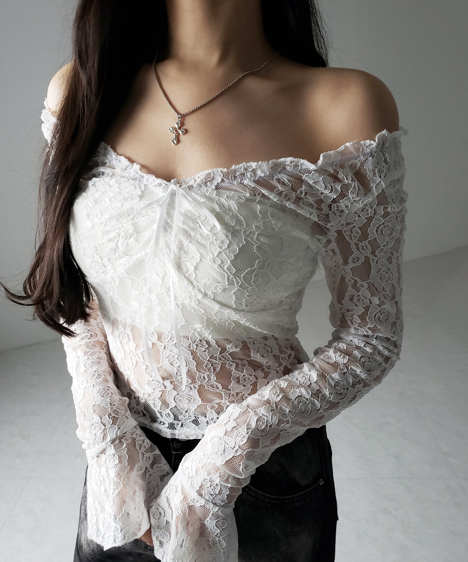 【 2color /2WAY 】フロントリボンオフショルスリムレーストップス / front ribbon off-shoulder slim lace tops