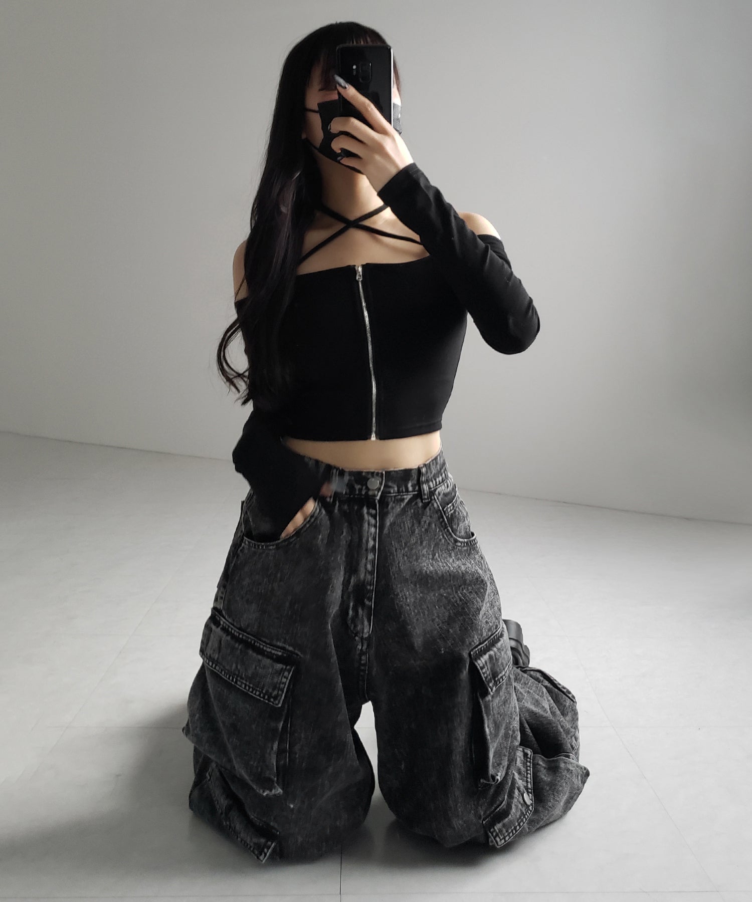 【 カップ付 】フロントジップクロスストラップオフショルトップス / front zip cross straps off-shoulder tops