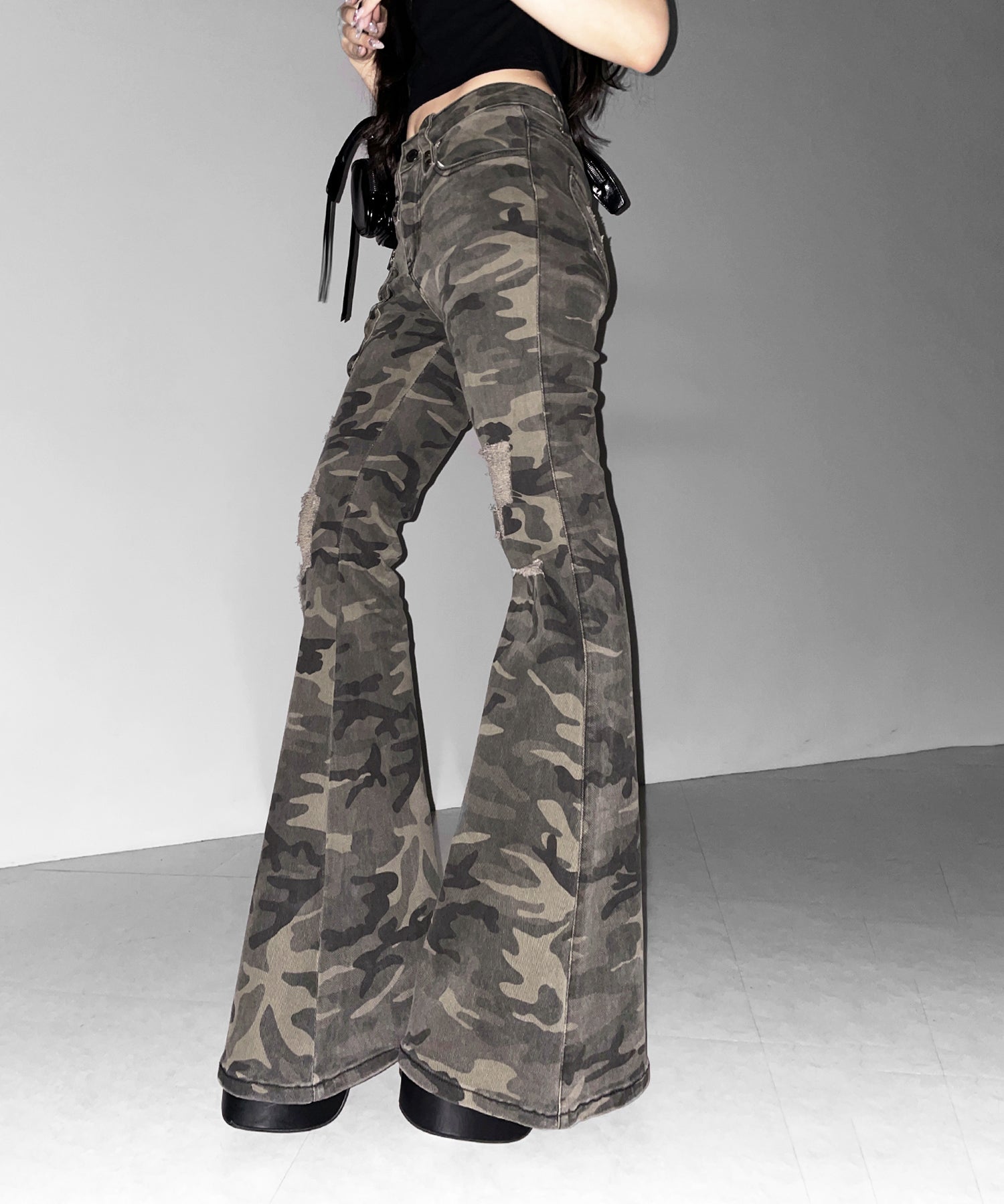 ヴィンテージカモフラ迷彩ダメージフレアデニムパンツ / vintage camouflage damage flared denim pants