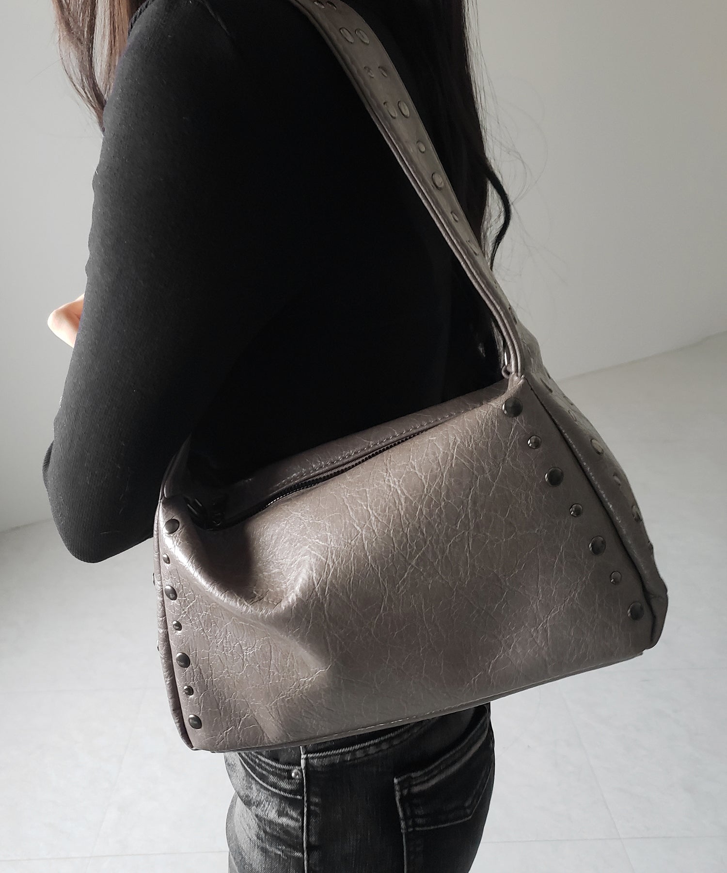 スタッズデザインスクエアショルダーバッグ / stud design square shoulder bag