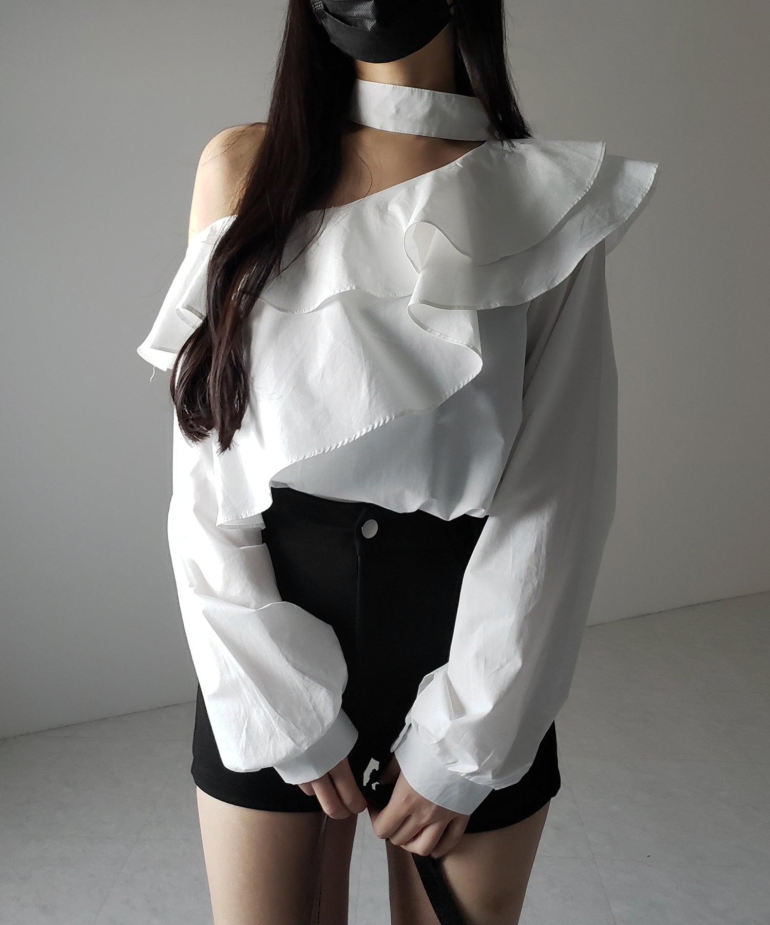 【 2color 】チョーカーフリルワンショルダーブラウス / choker frill one shoulder blouse