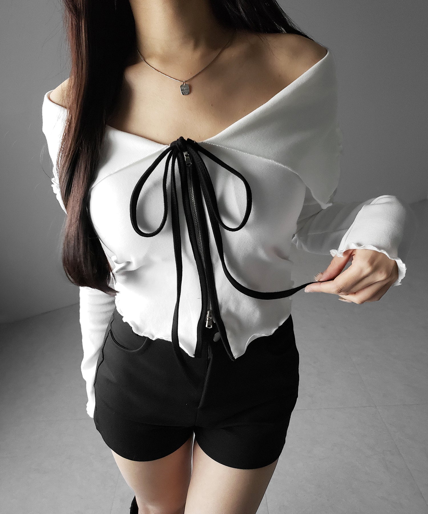 バイカラーリボンオフショルショートトップス / bicolor ribbon off shoulder short tops