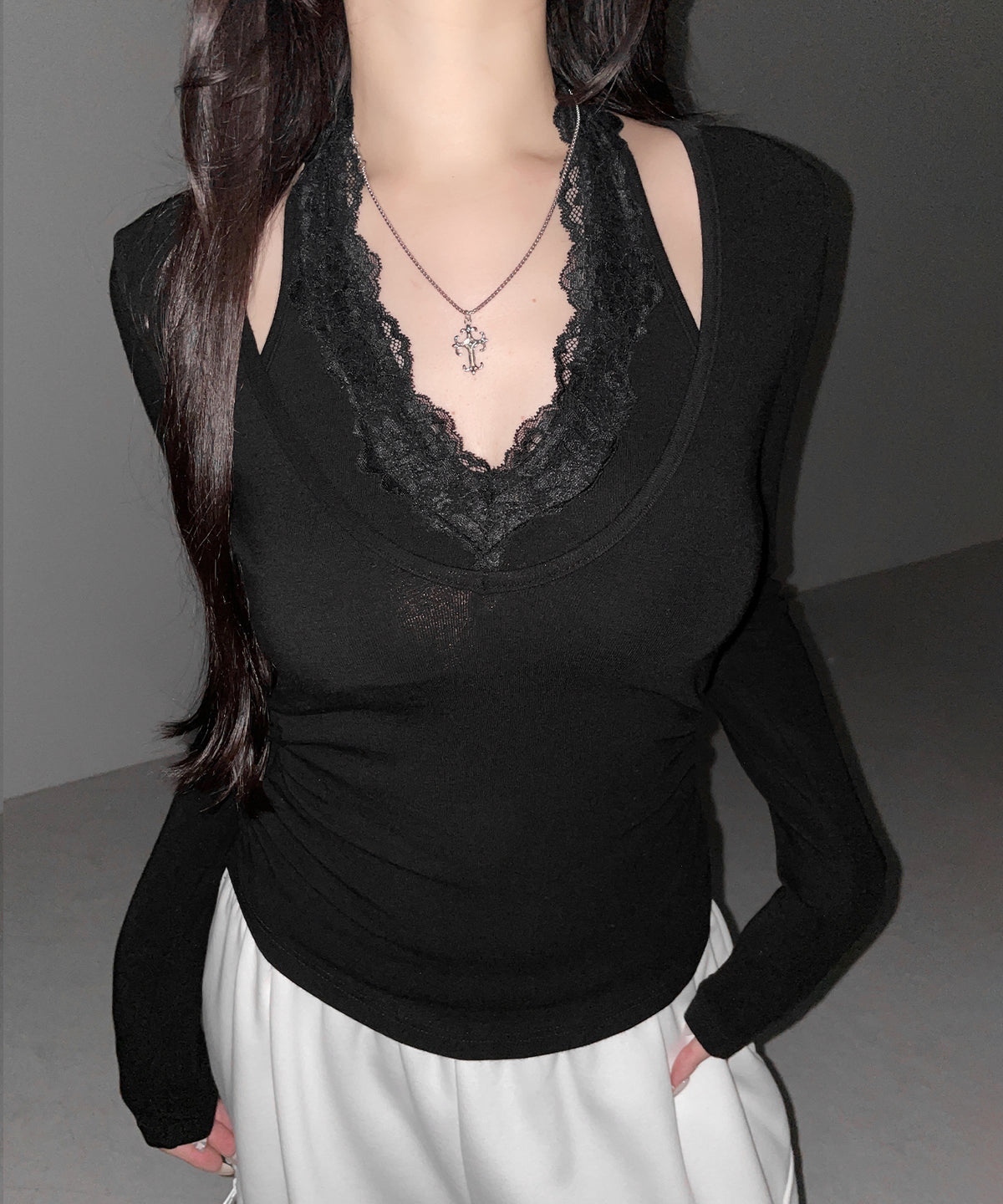 ホルターネックレースレイヤードトップス / Halter neck lace layered tops